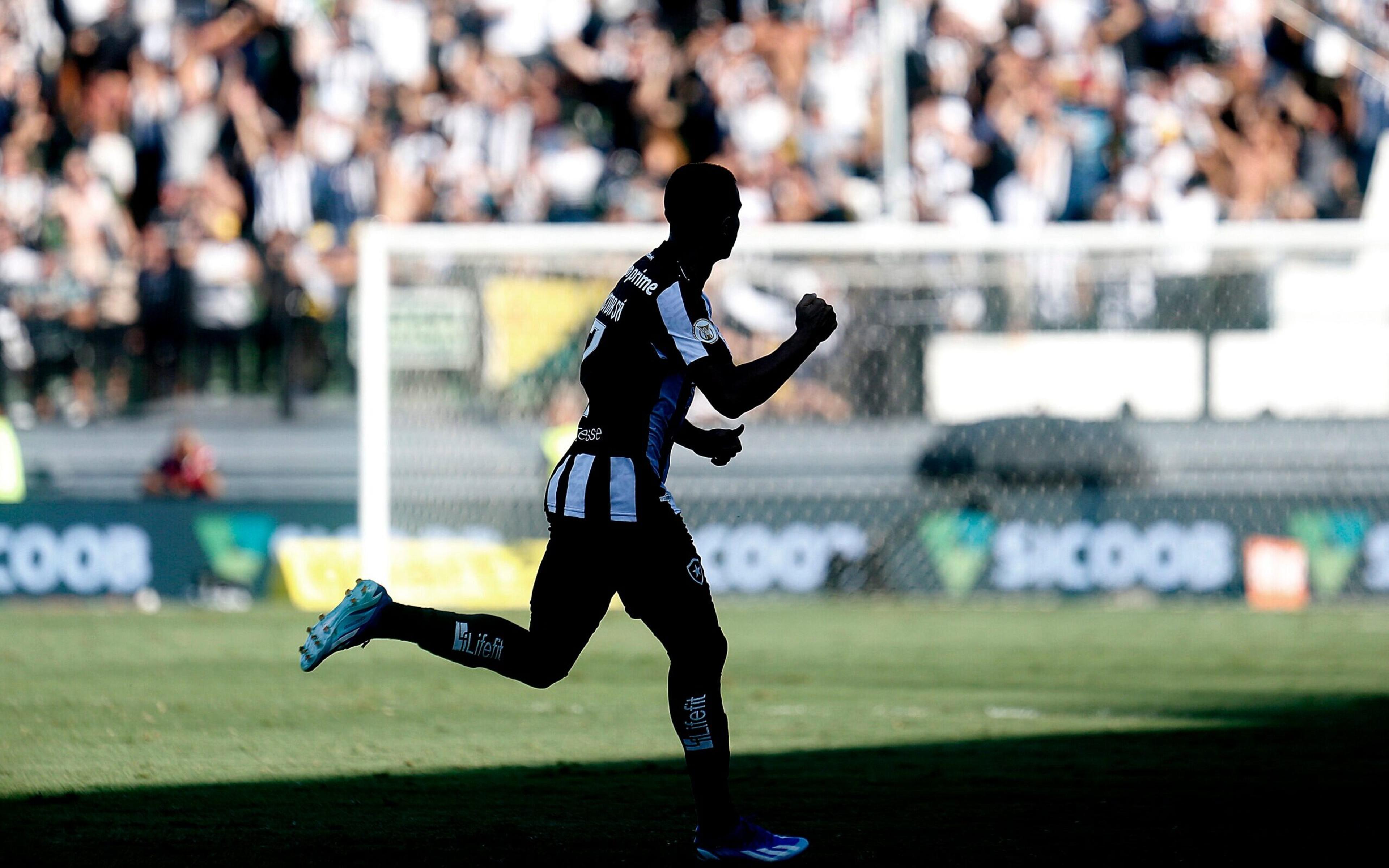 Atacante do Botafogo tem proposta da Europa e pode deixar o Alvinegro nos próximos dias