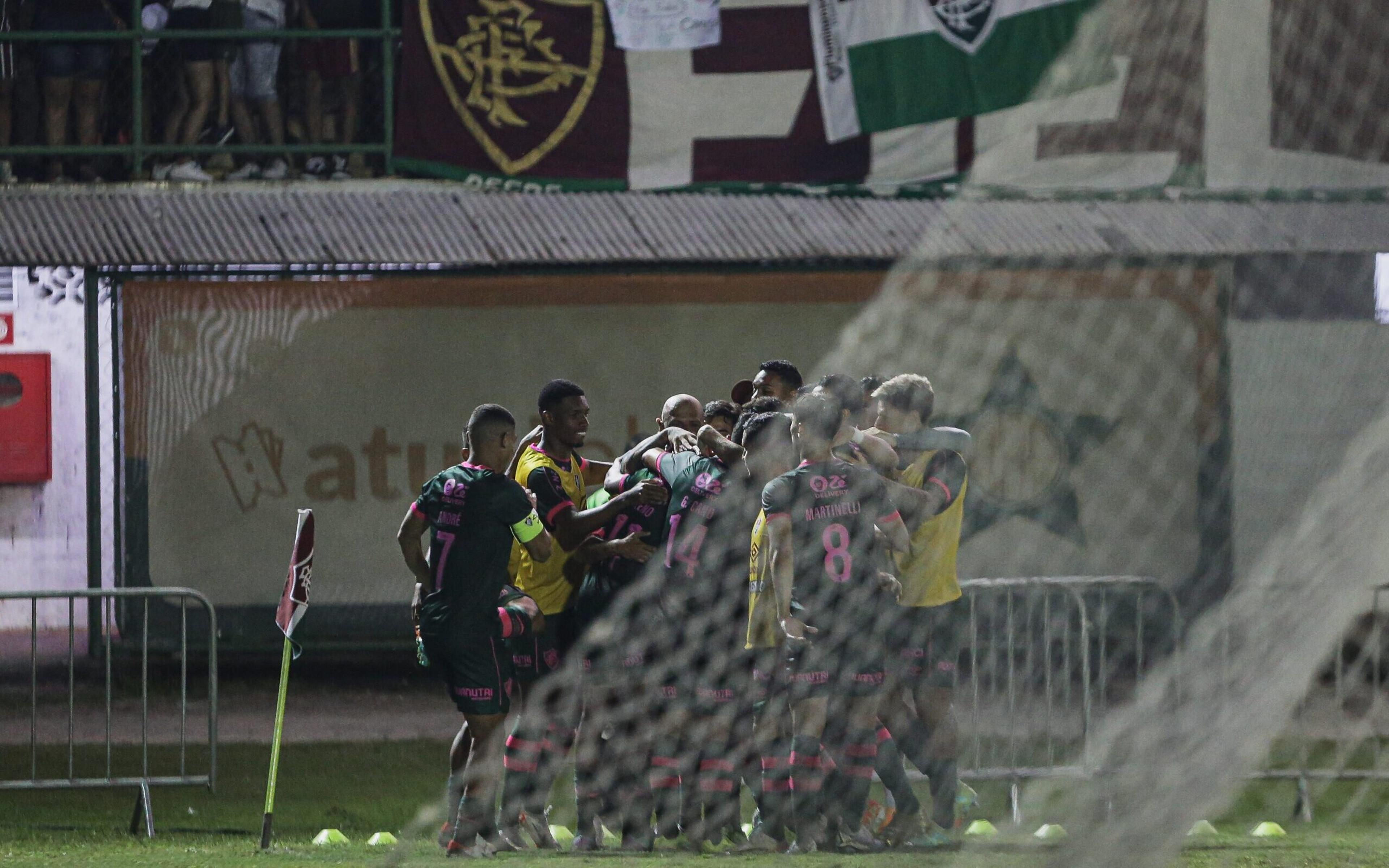 Na estreia do time principal, Fluminense goleia o Bangu de virada, pelo Campeonato Carioca