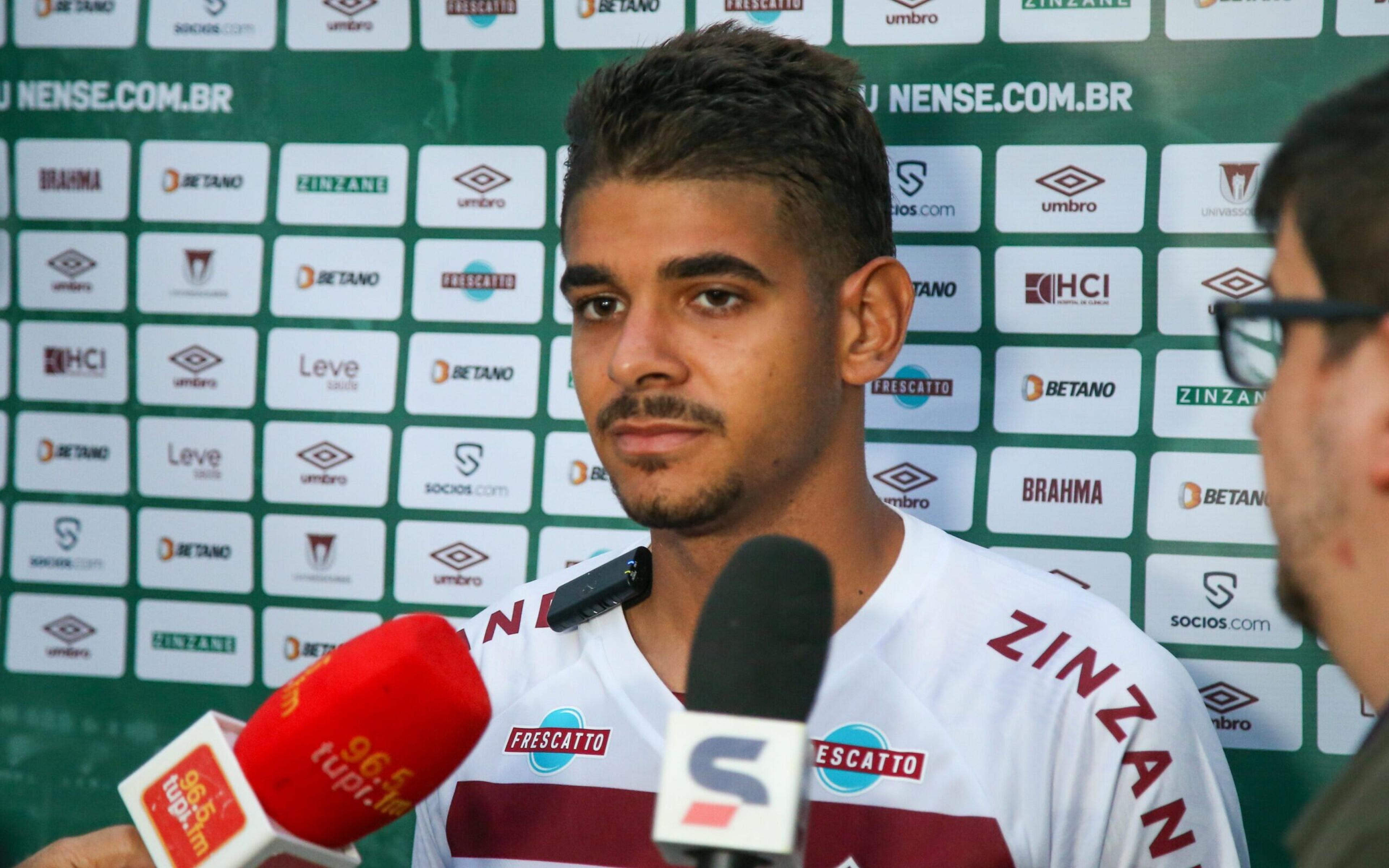 Autor do gol do empate do Fluminense, João Neto valoriza experiência ao lado de Diniz e nomes experientes