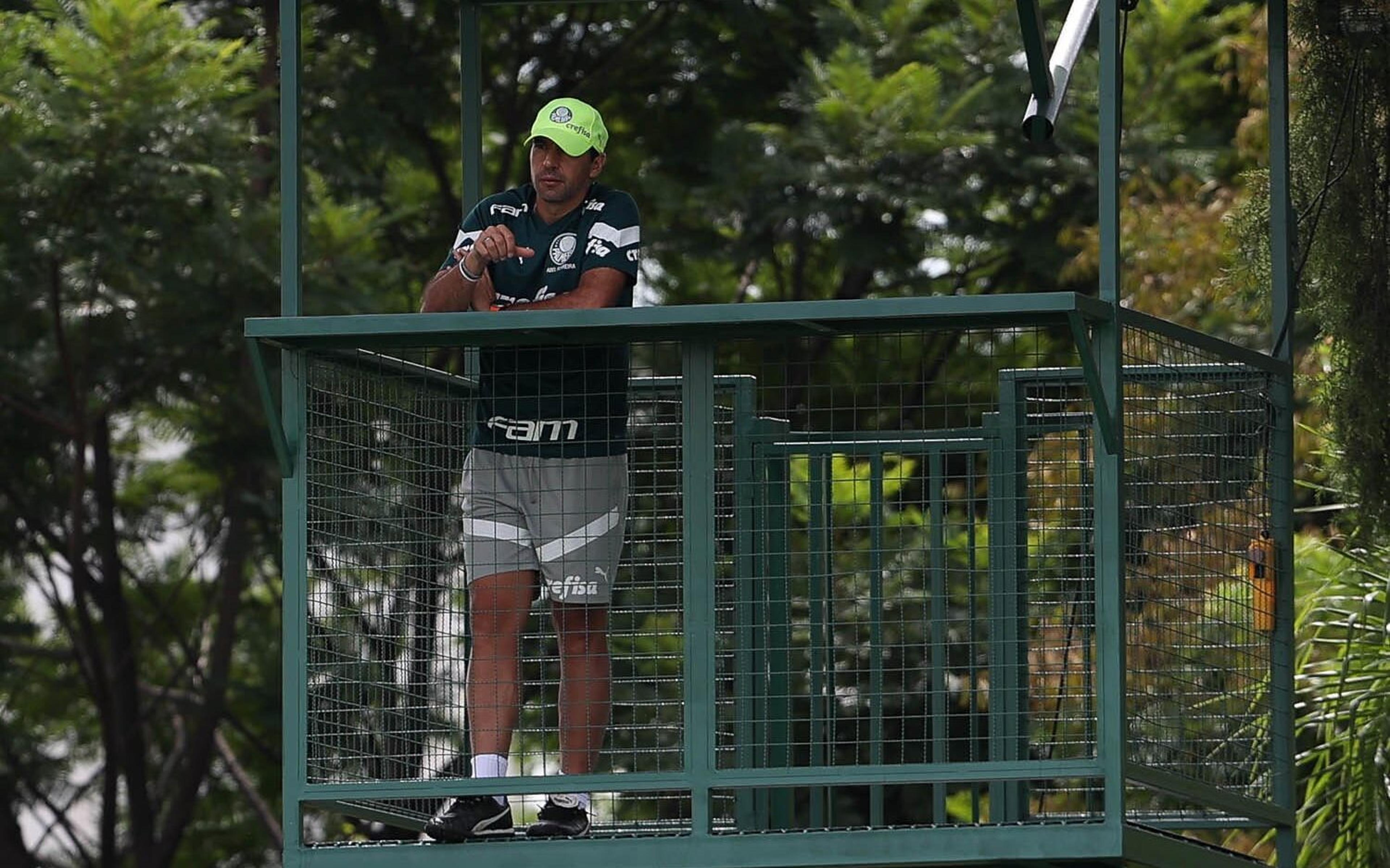 Com Abel observando de cima, Palmeiras treina com chave virada para o Paulistão