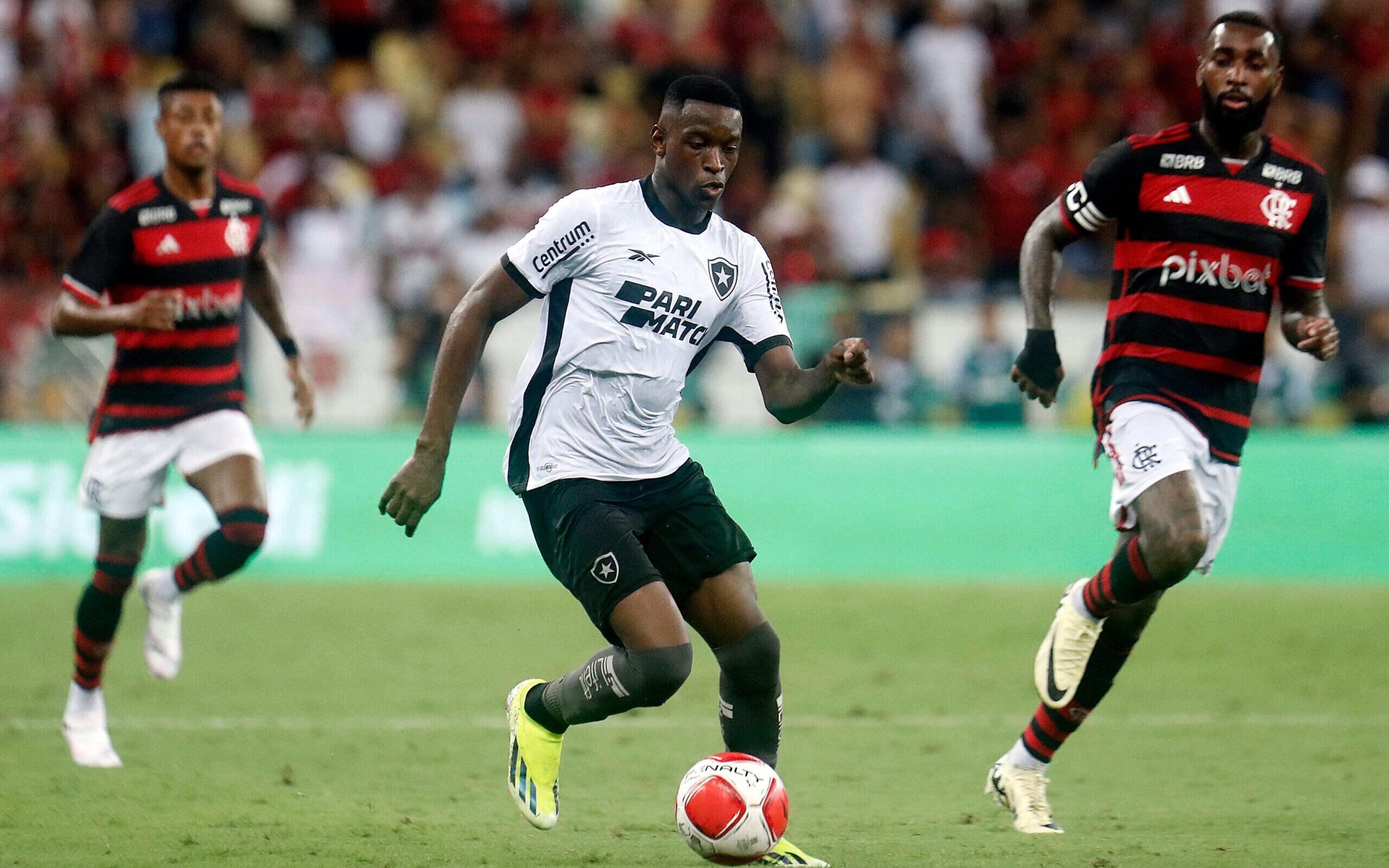 Botafogo confirma lesão muscular de Luiz Henrique; atacante para por tempo indeterminado