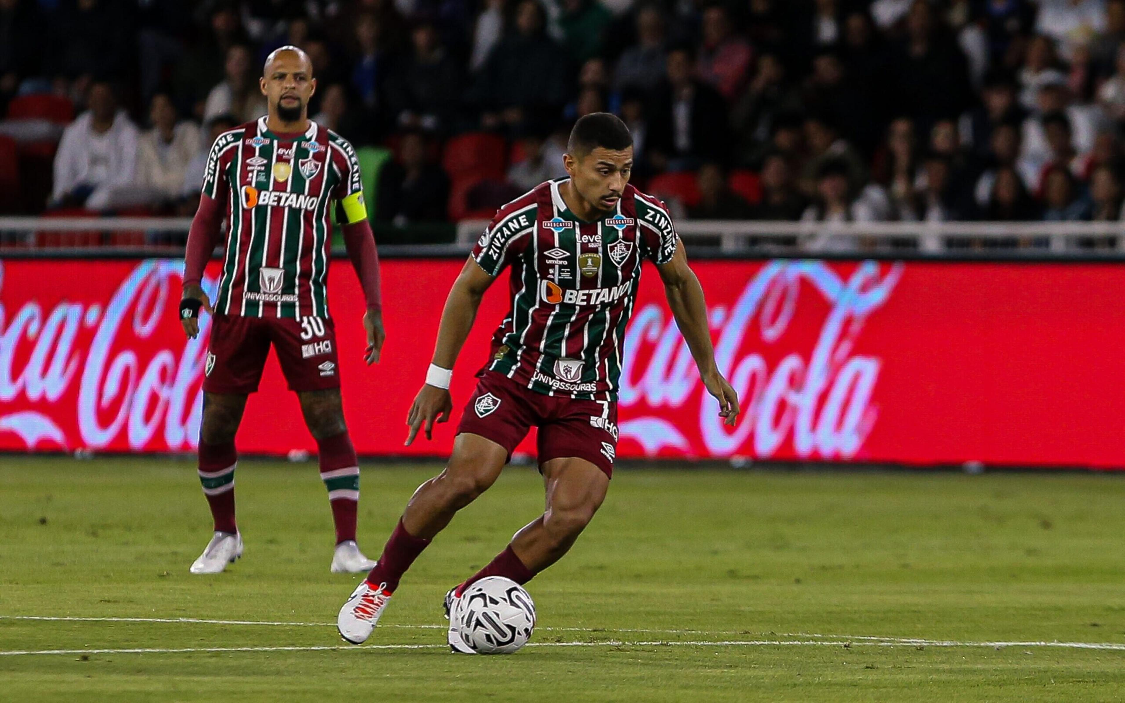 Volante do Fluminense, André lamenta gol no fim, mas vê bom comportamento do time em Quito