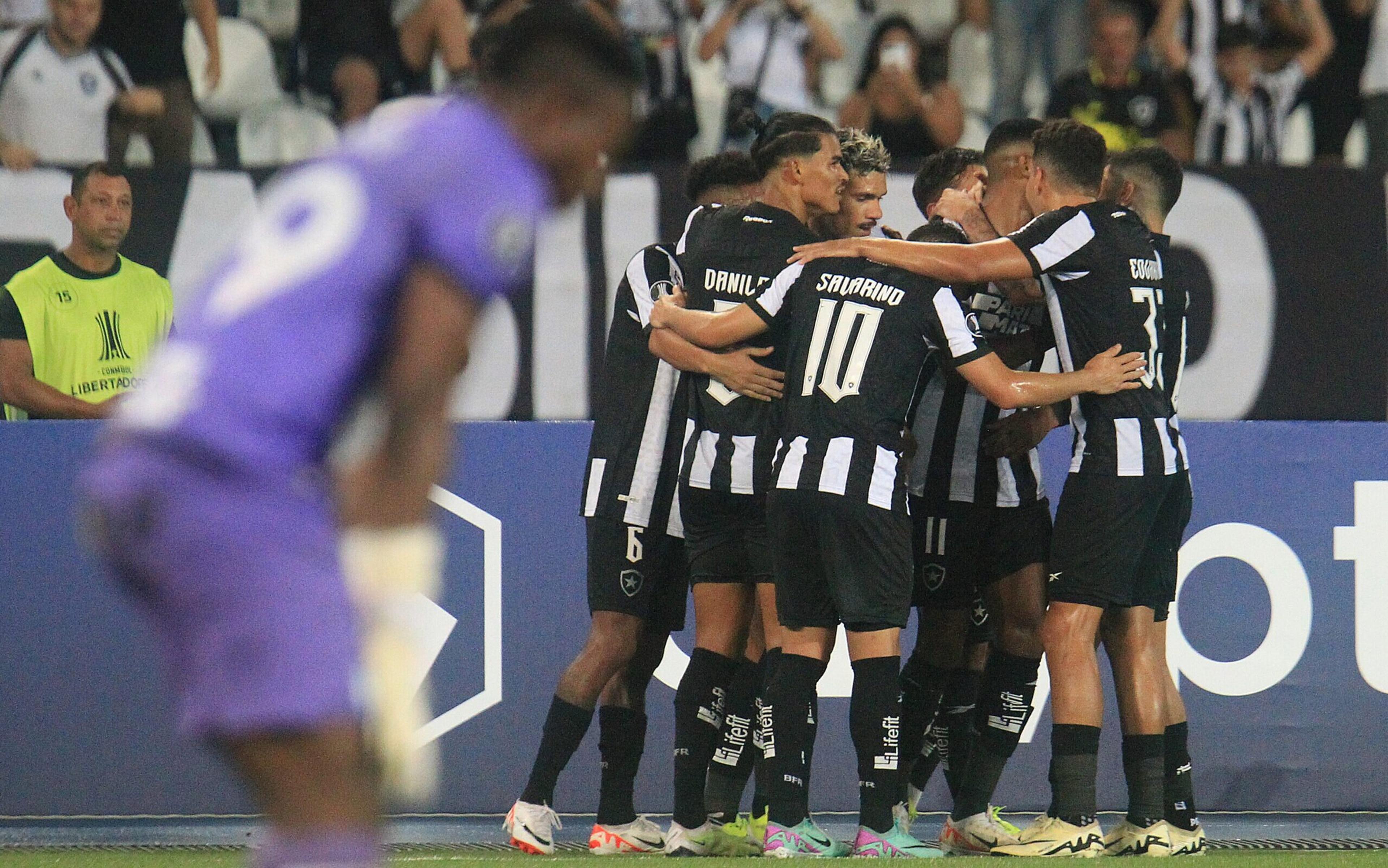 Assista aos melhores momentos de Botafogo 6 x 0 Aurora, pelo Libertadores