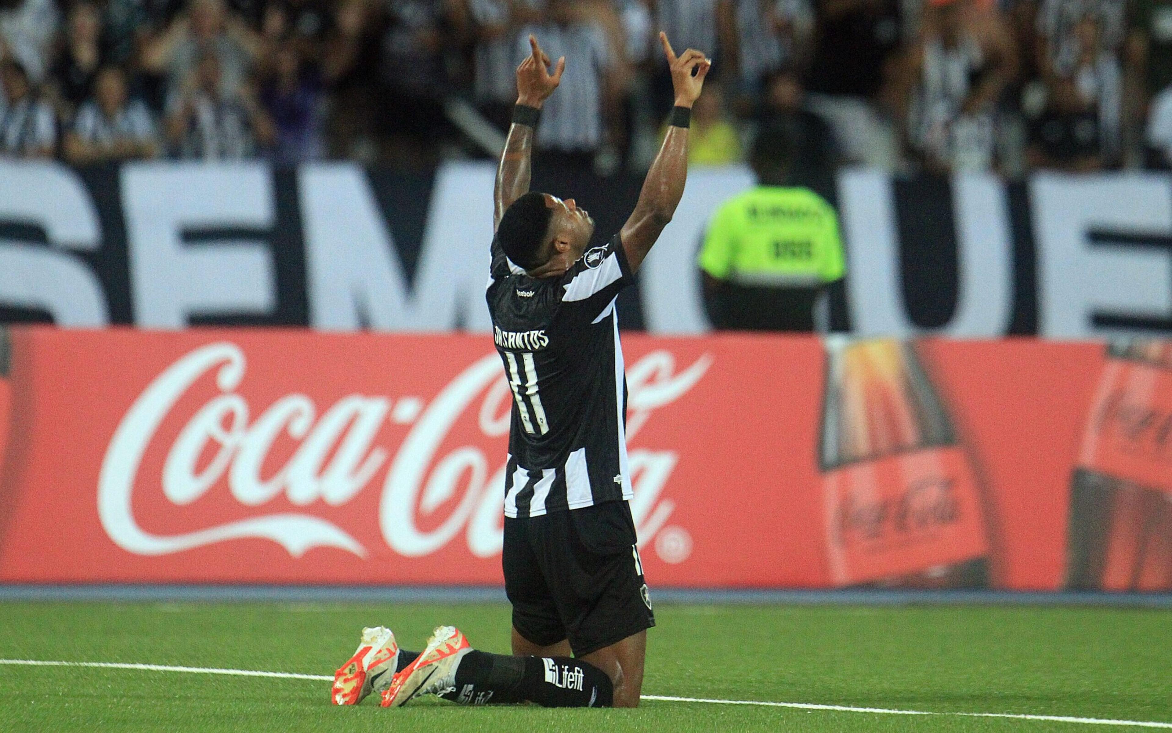 Assista aos quatro gols de Júnior Santos na goleada do Botafogo sobre o Aurora, pela Libertadores