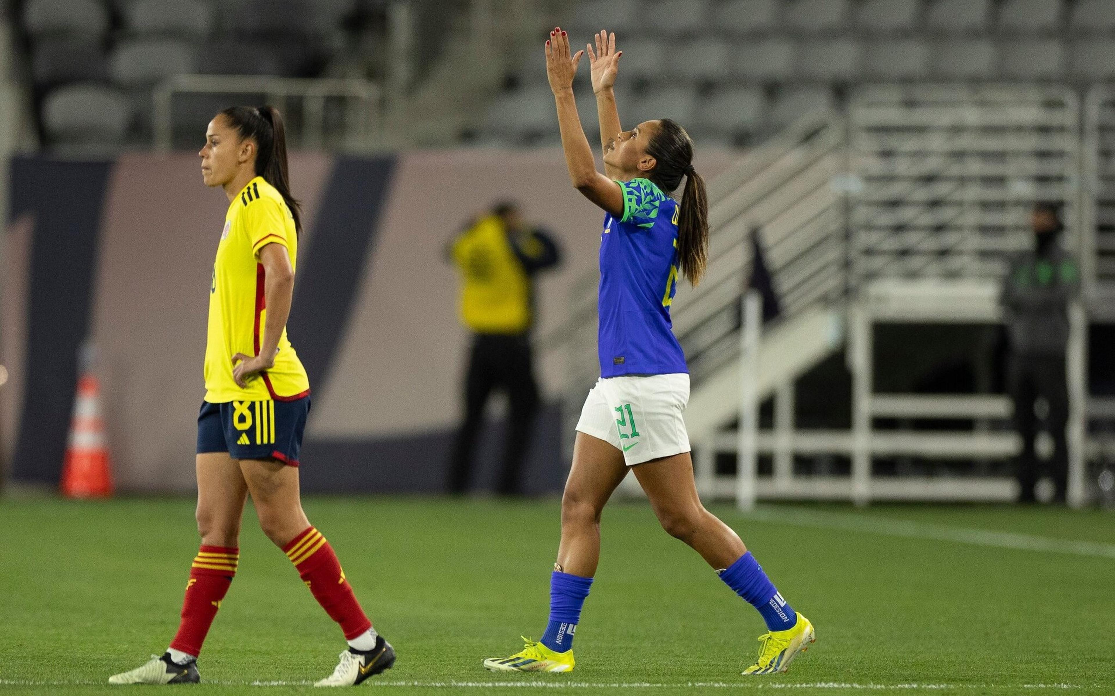 Brasil vence a Colômbia e garante vaga antecipada às quartas da Copa Ouro