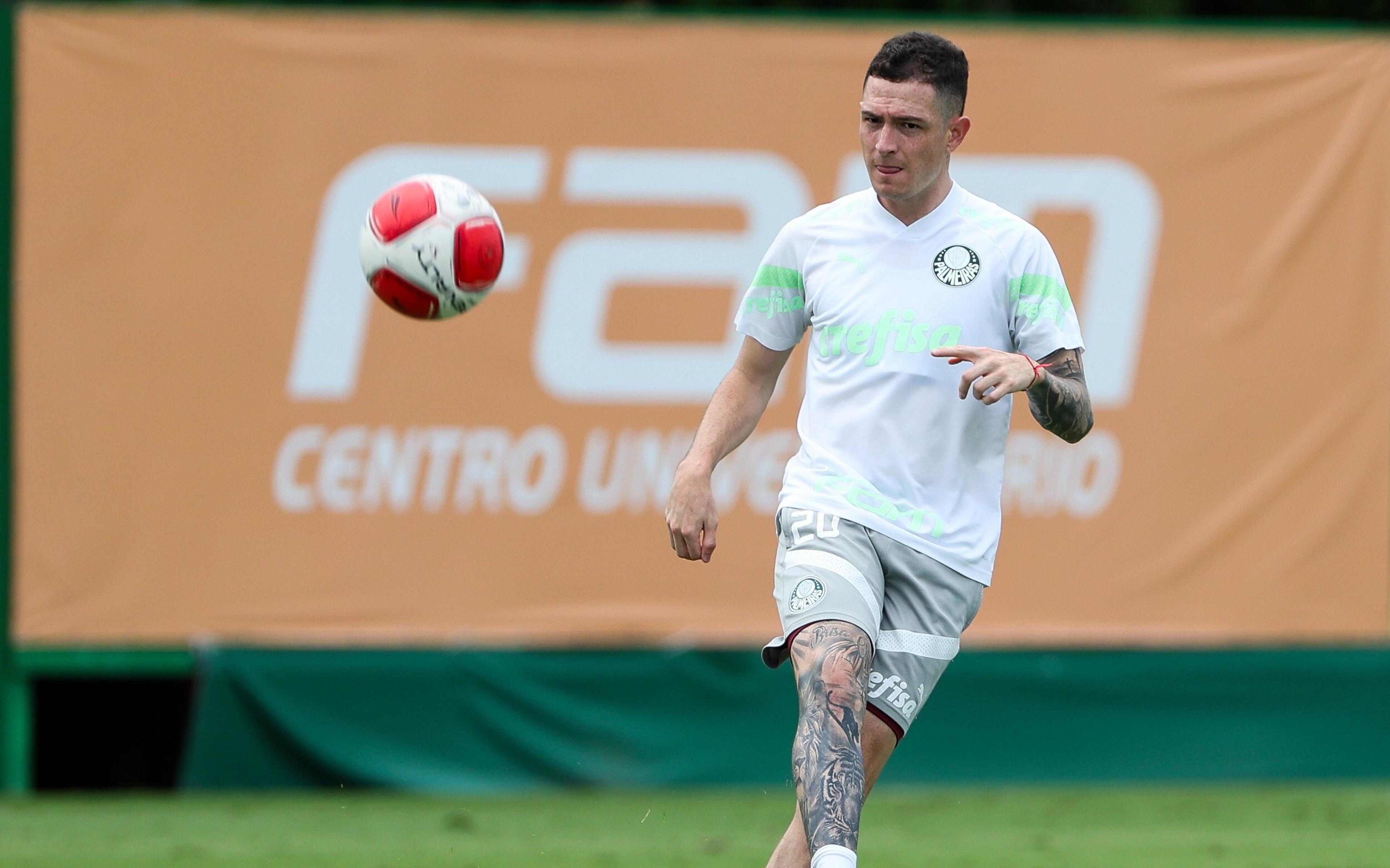 Nas graças da torcida, Aníbal Moreno celebra início no Palmeiras: ‘Me sentindo bem!’