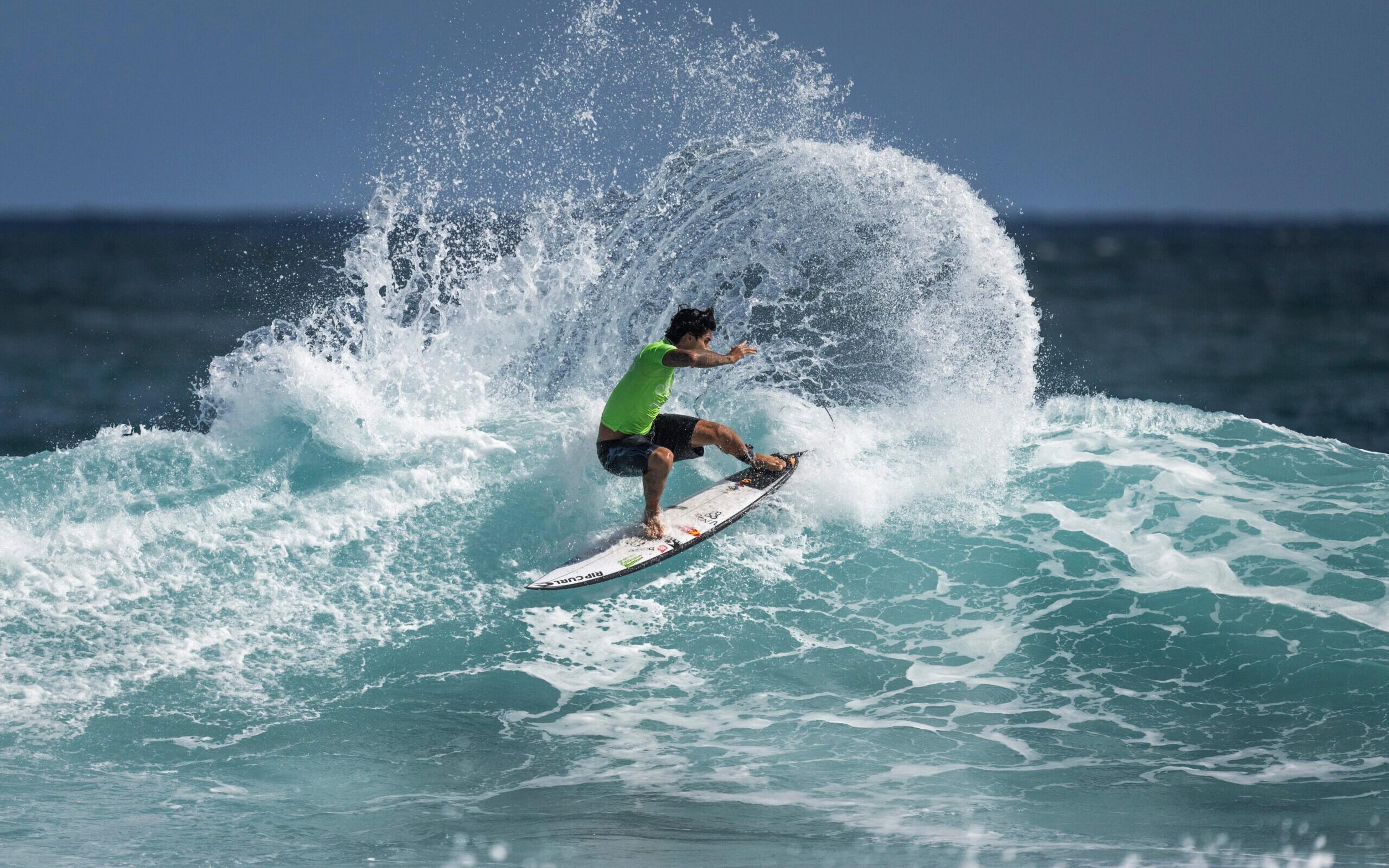 Gabriel Medina brilha, e Tainá Hinckel conquista vaga olímpica: o dia dos brasileiros nos Jogos Mundiais de Surfe