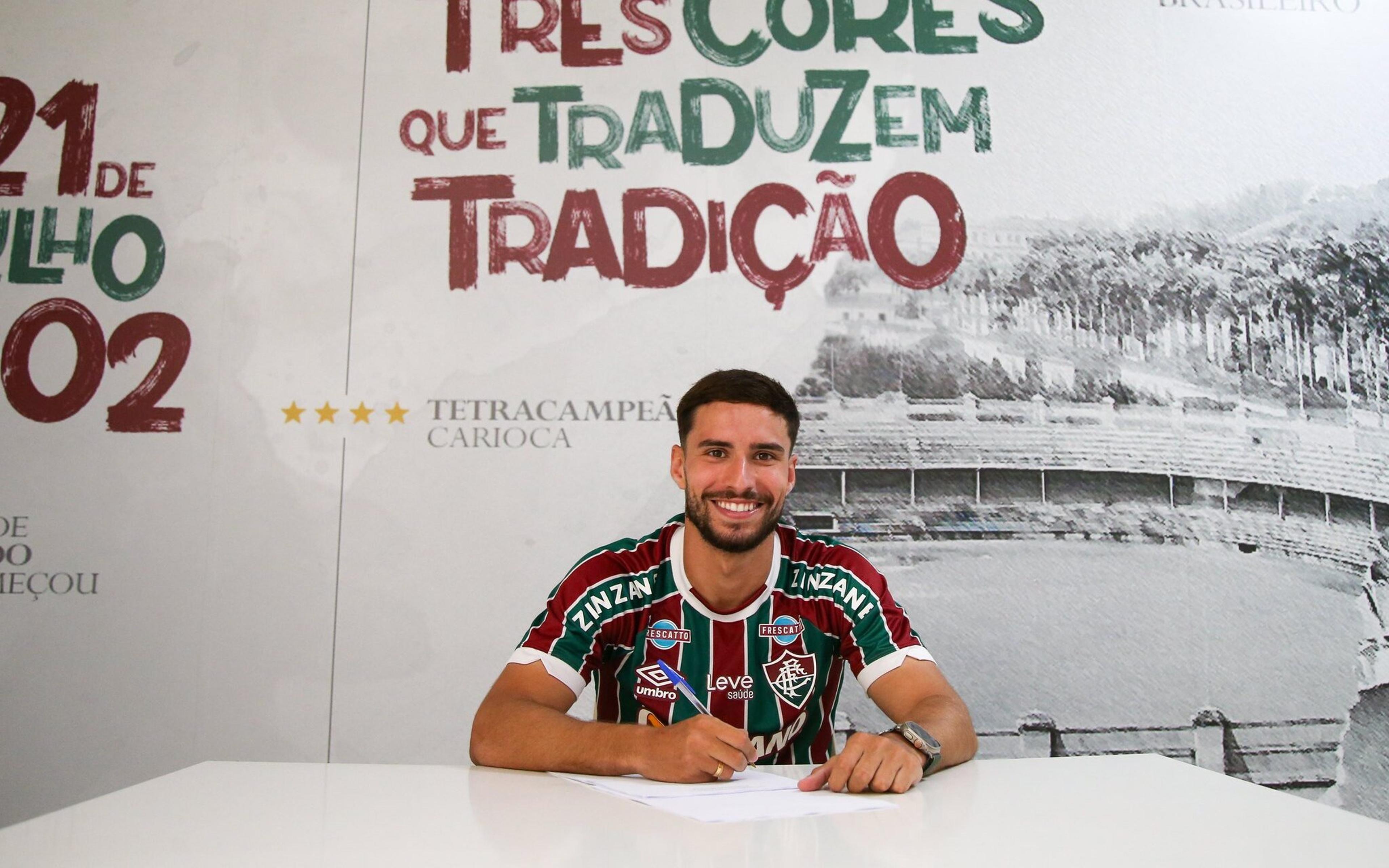 Fluminense anuncia renovação de contrato com Martinelli