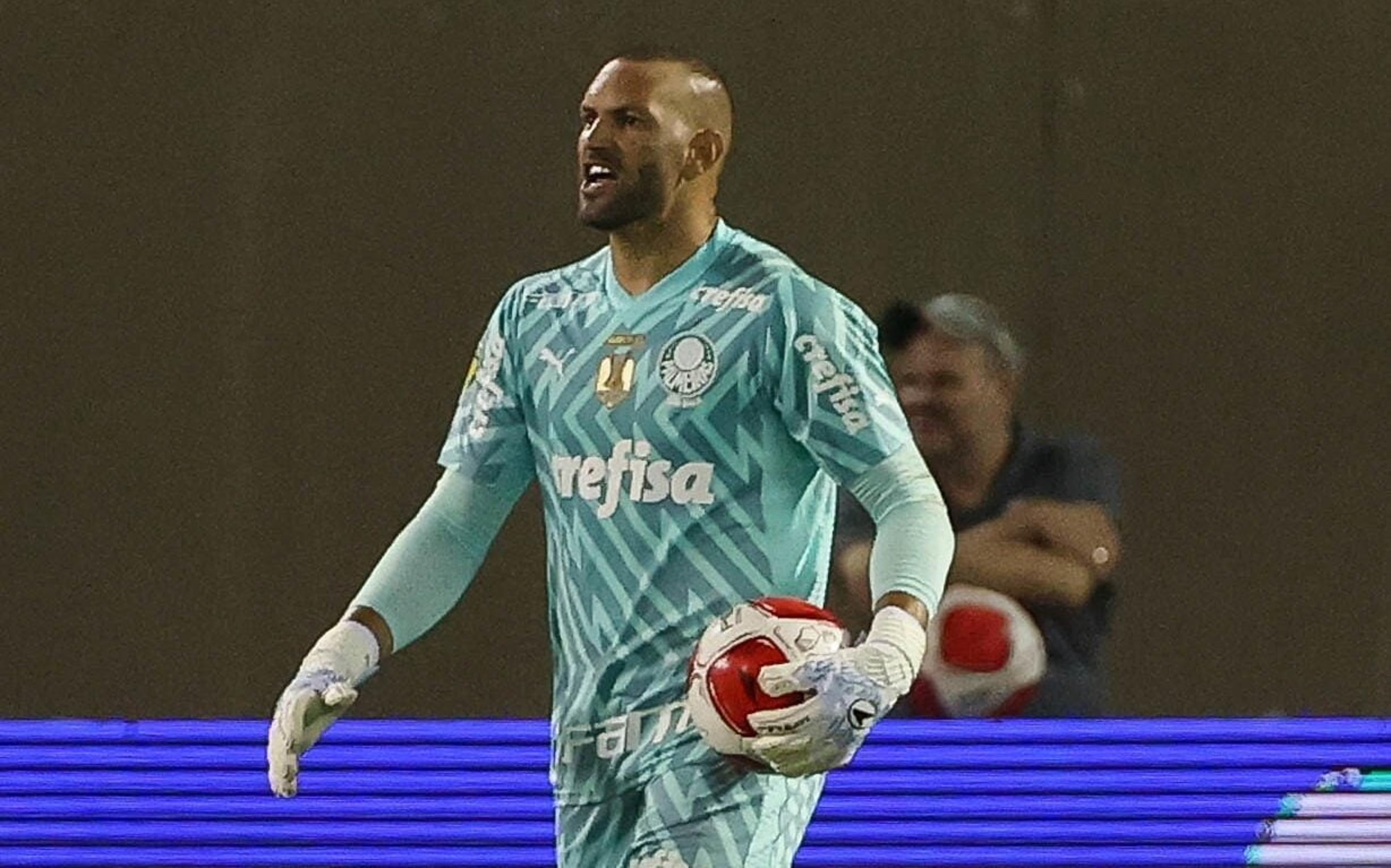 Abalado, Weverton é xingado após falha em Palmeiras x Corinthians; web não perdoa