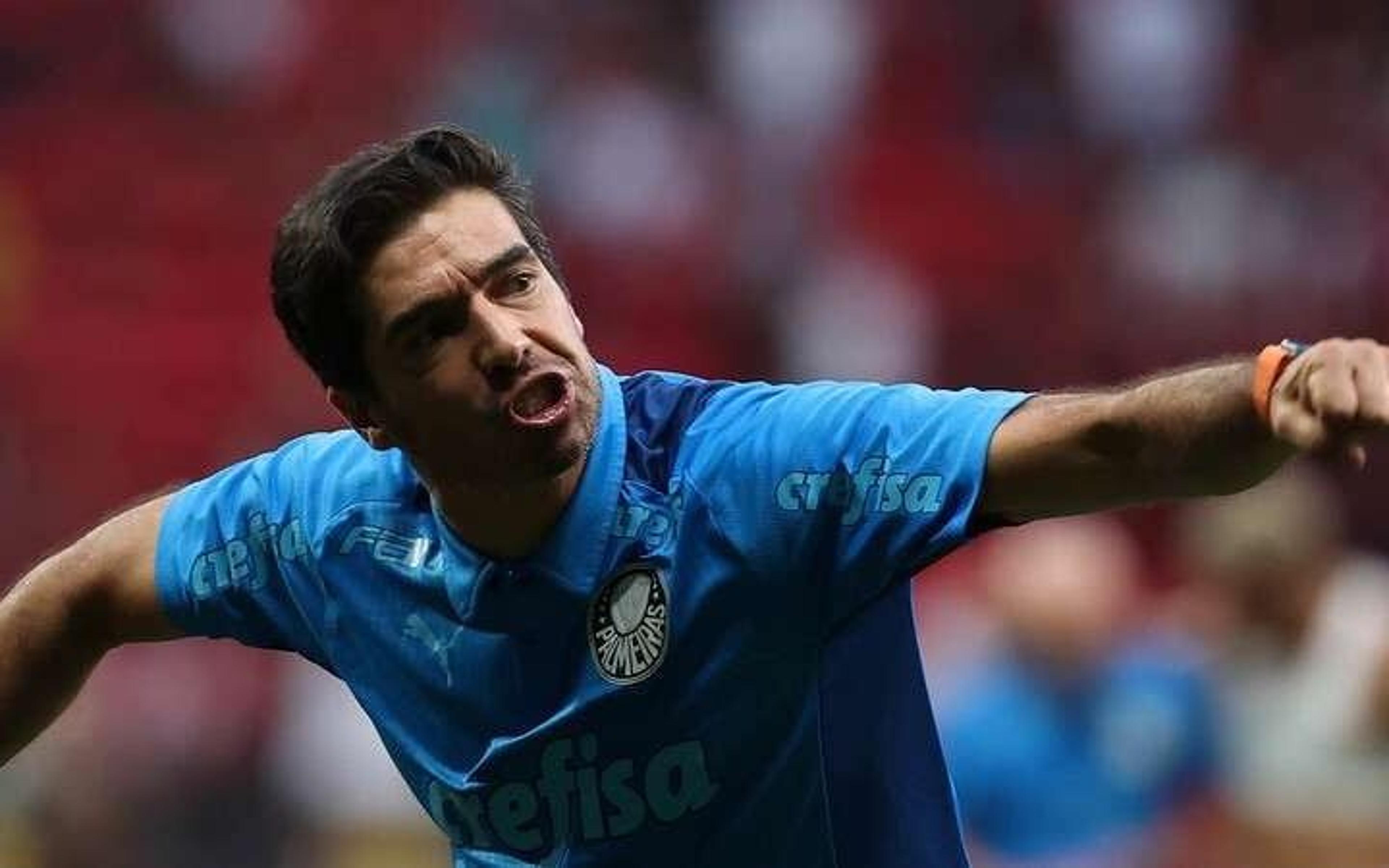 Palmeiras emite nota e defende Abel Ferreira de ataques de ex-presidente do Corinthians