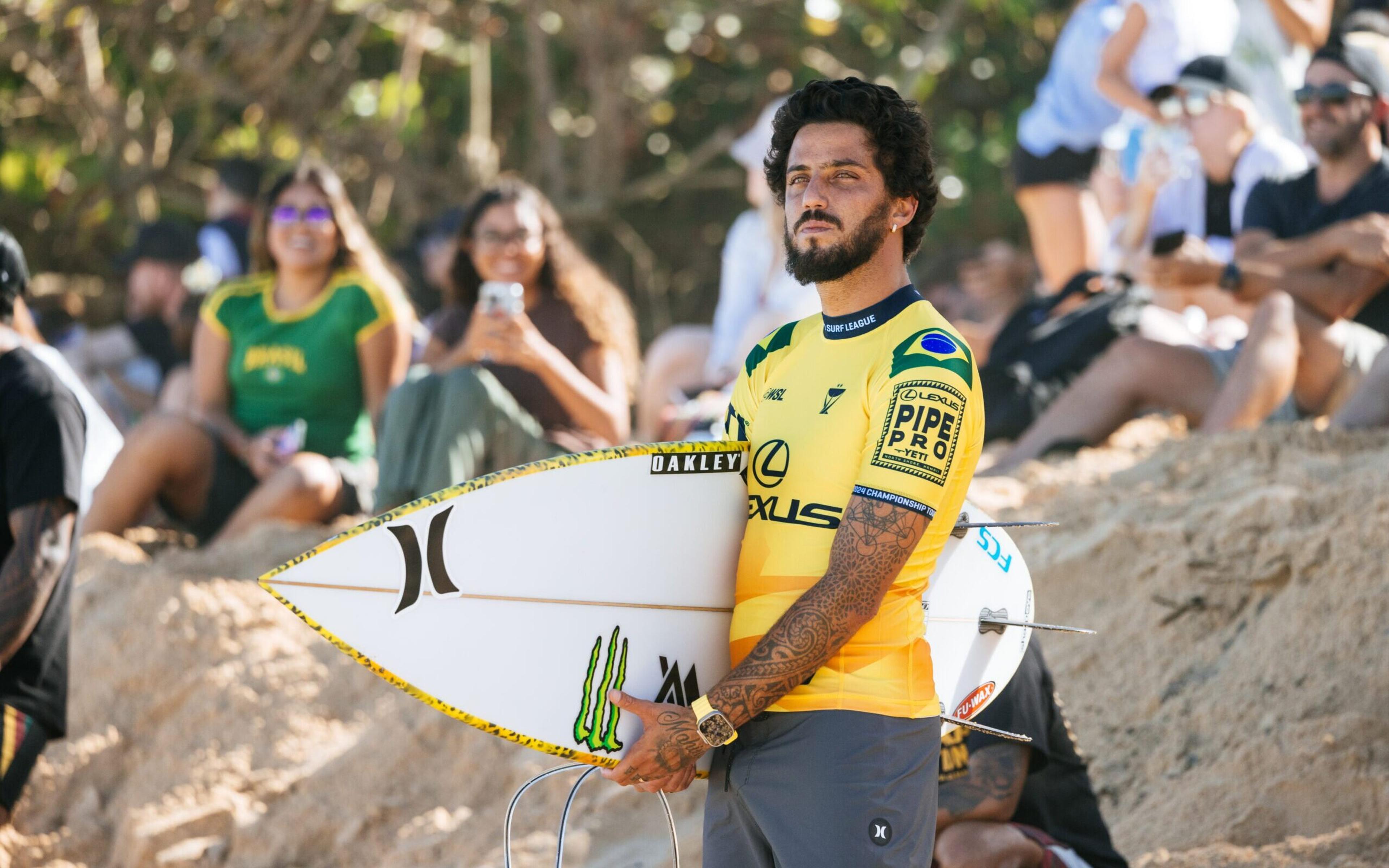 Pai de Filipe Toledo rebate críticas ao surfista: ‘Vem sendo duramente atacado’