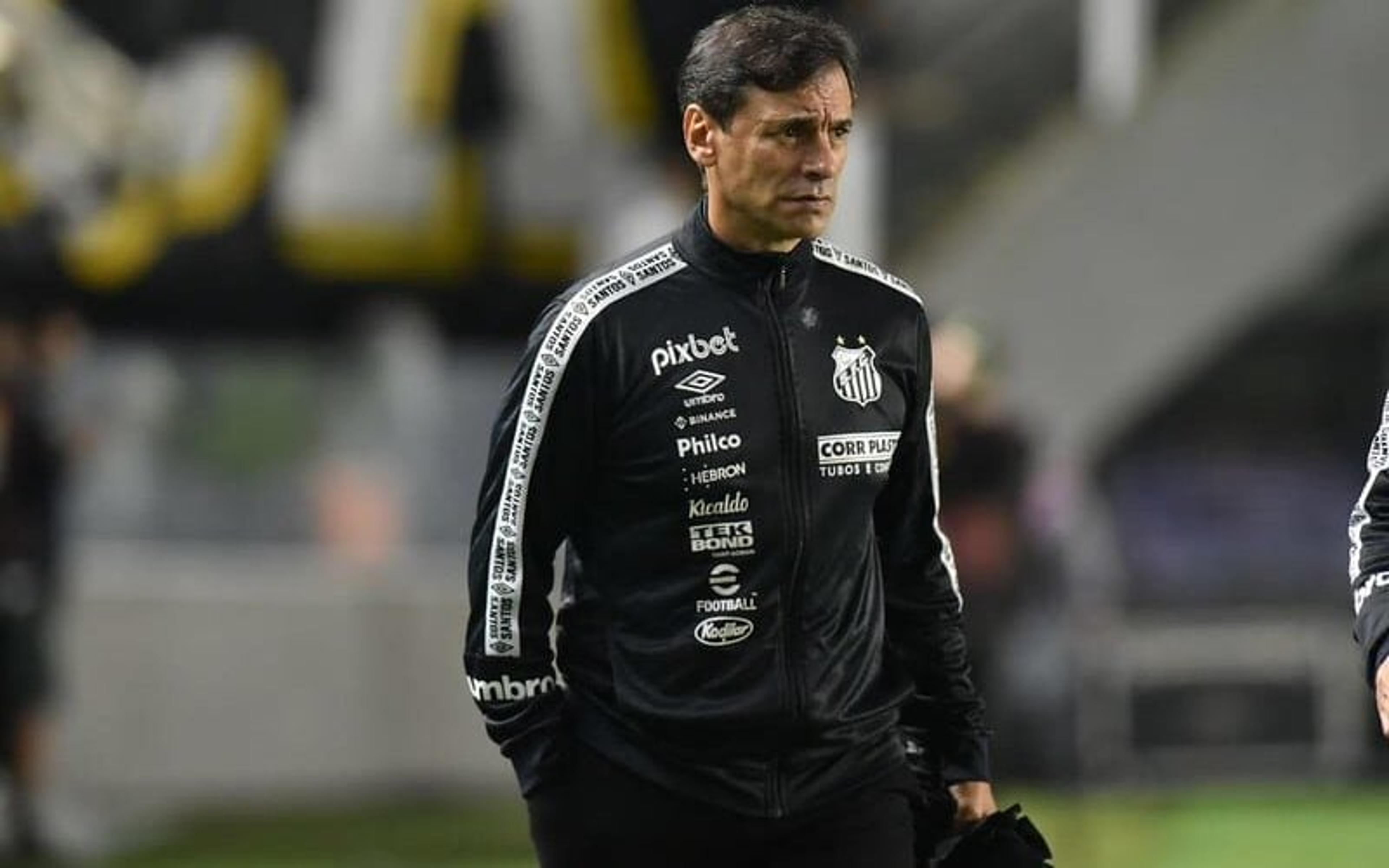 Santos sofre transfer ban por dívida milionária com ex-técnico e fica impedido de registrar reforços