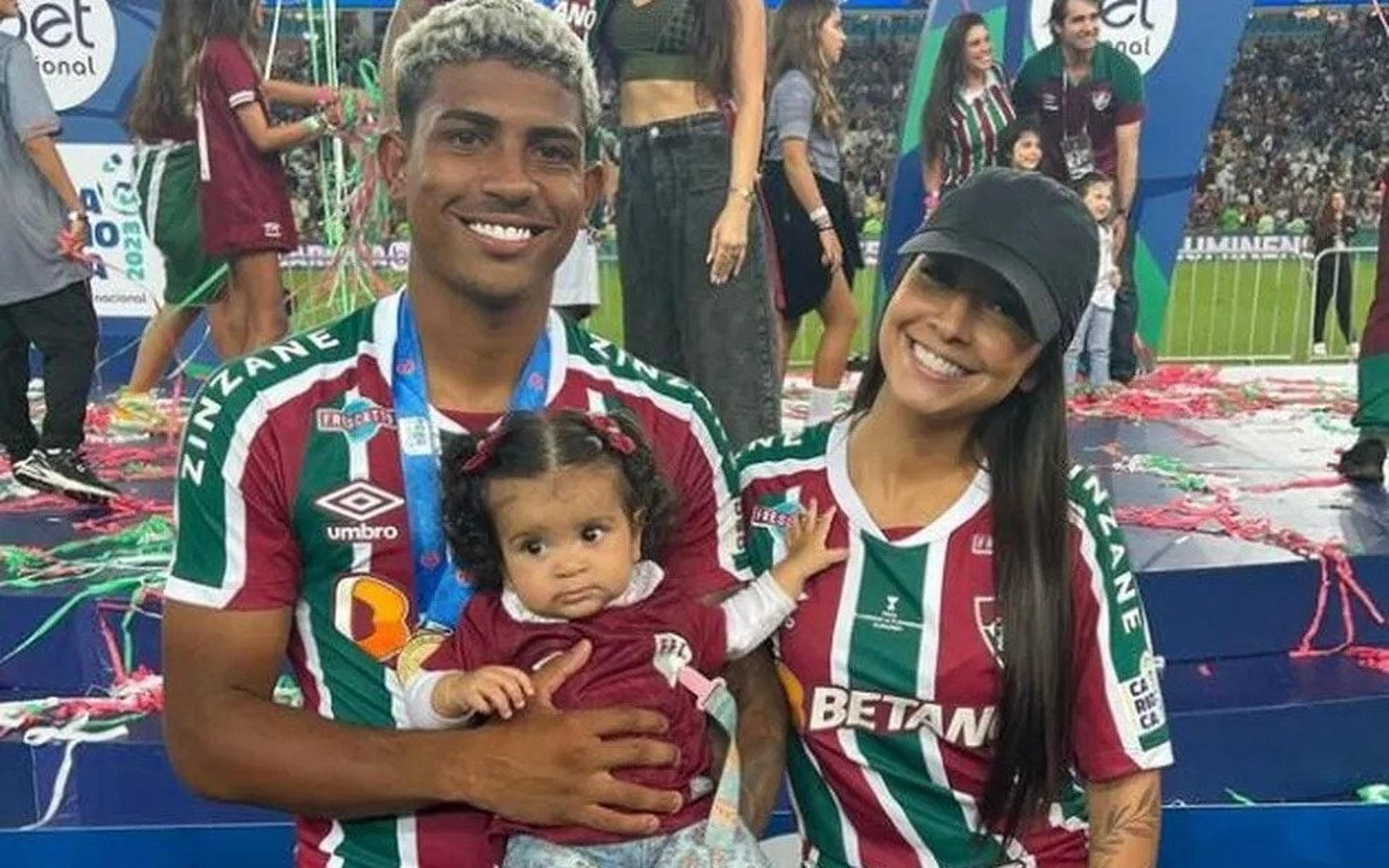 Perto de decisão do Fluminense na Recopa, Vivi Barros posta indireta e web supõe término com John Kennedy