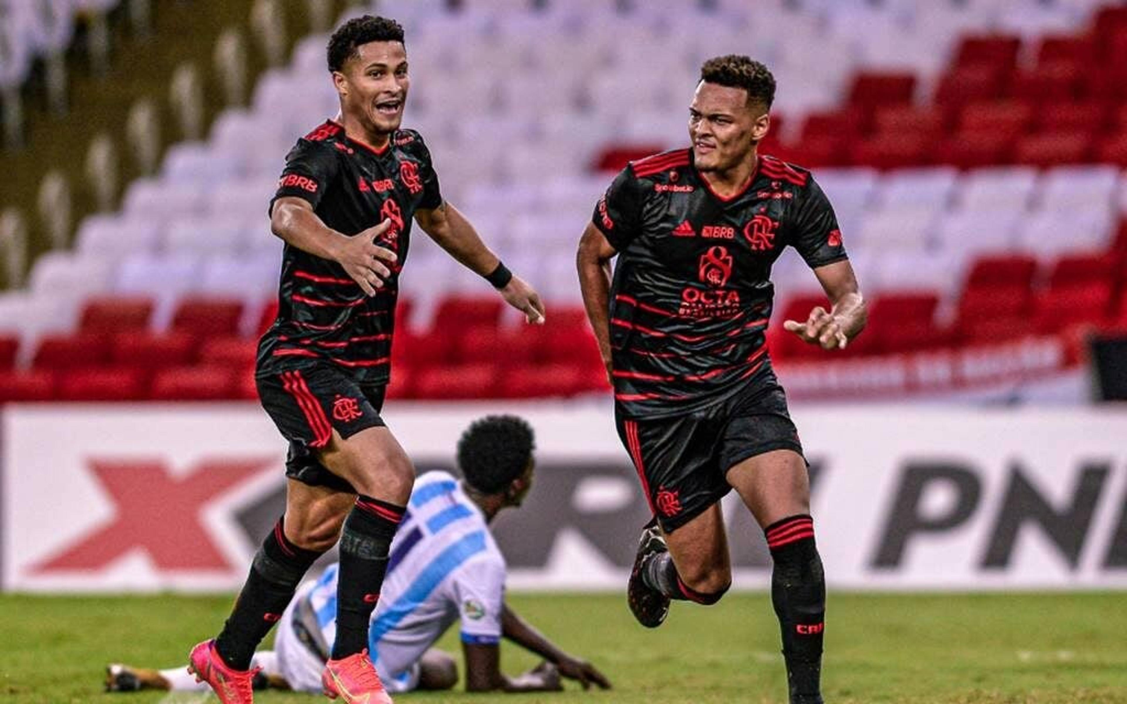 Dupla ex-Flamengo é indicada a prêmio de melhor jogador do mês na Premier League