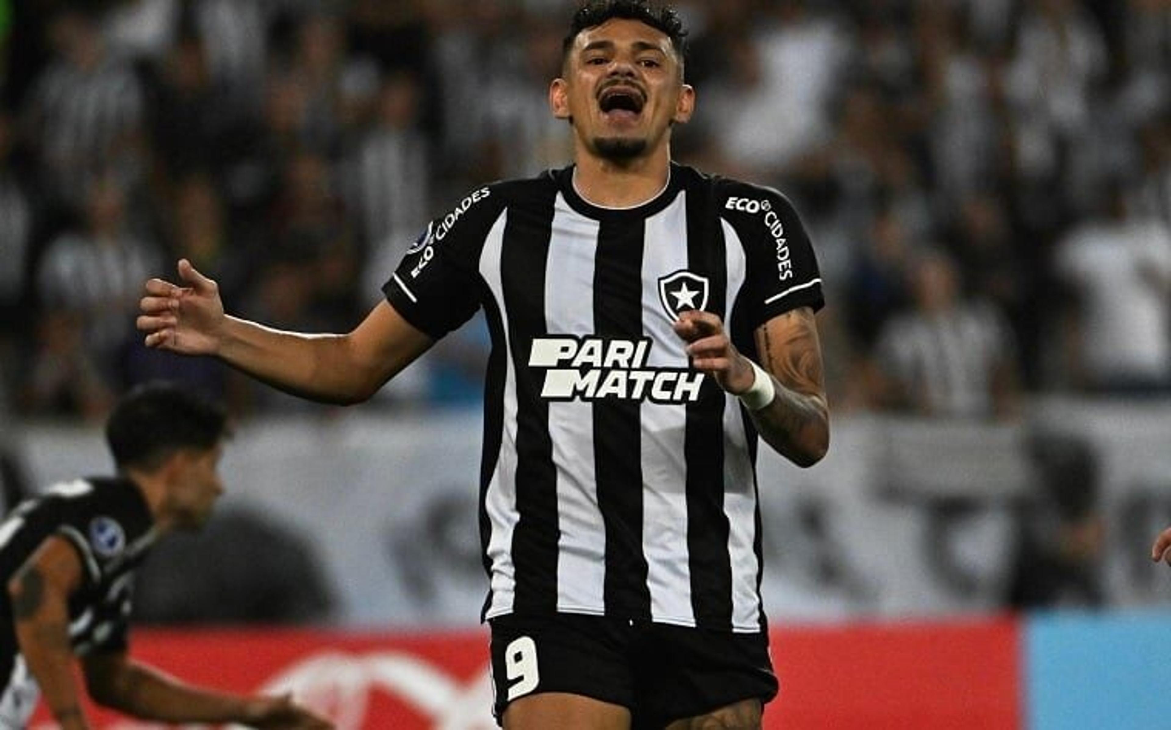 Tiquinho e Marlon Freitas são vaiados pela torcida do Botafogo no Nilton Santos