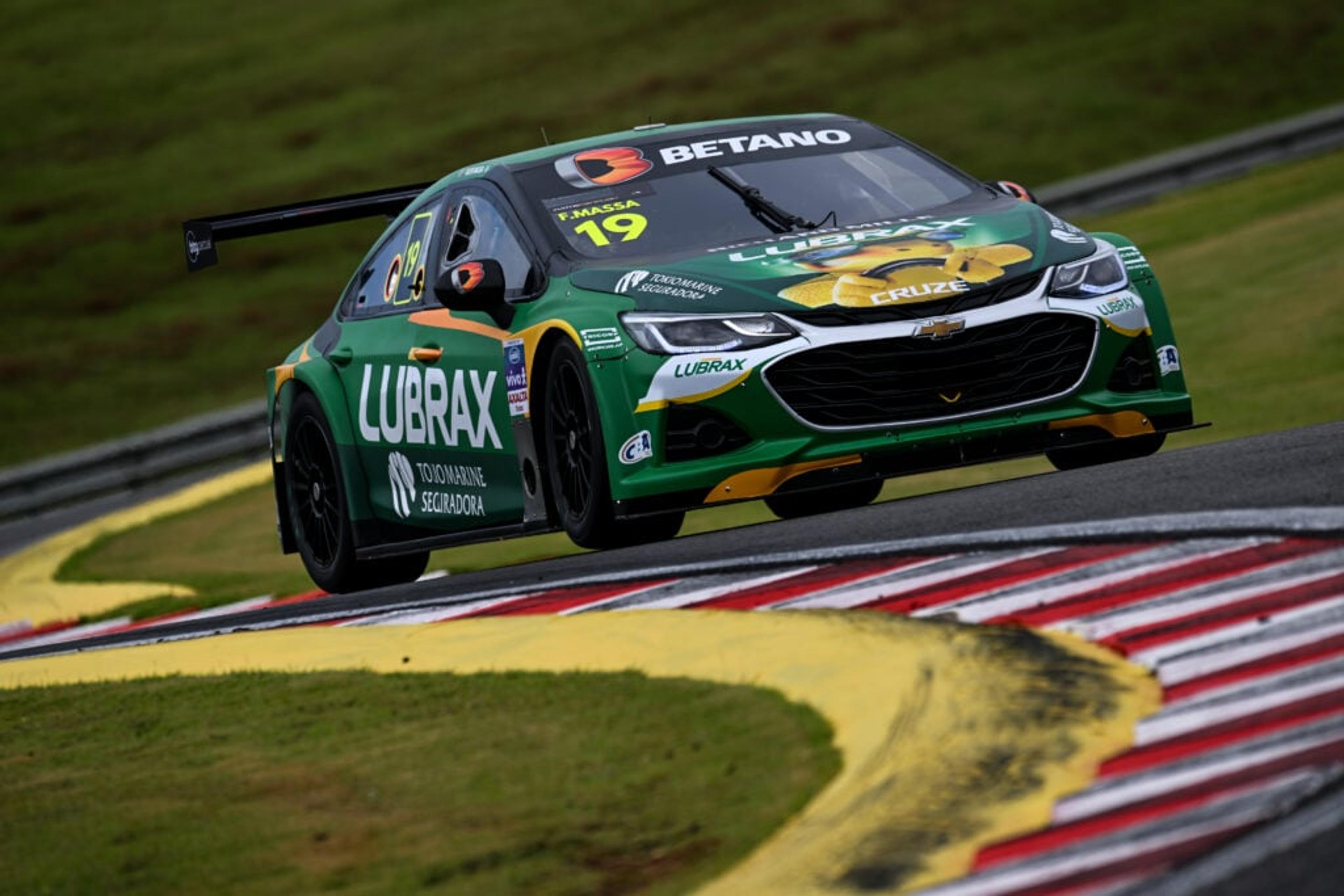 Felipe Massa vence corrida sprint da Stock Car e é líder do campeonato