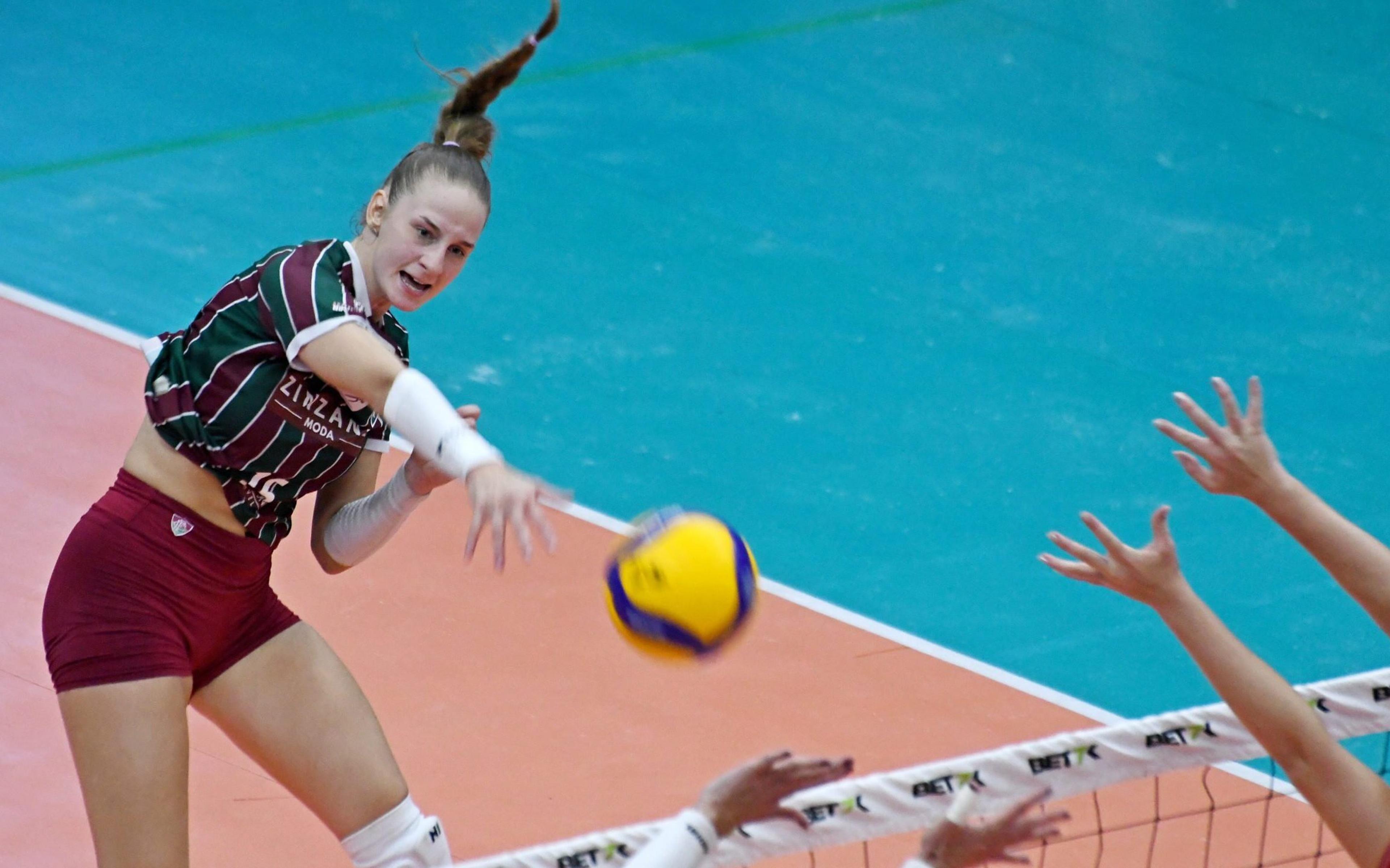 Maior pontuadora da Superliga Feminina de Vôlei ameaça deixar o Brasil