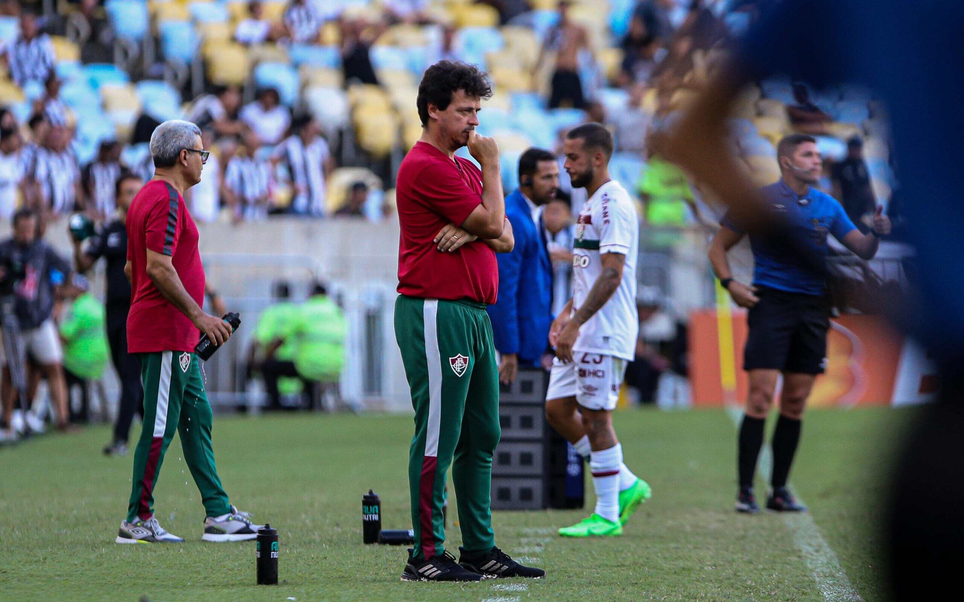 Descontente, Diniz critica Fluminense e afirma que time “não existiu” no primeiro tempo