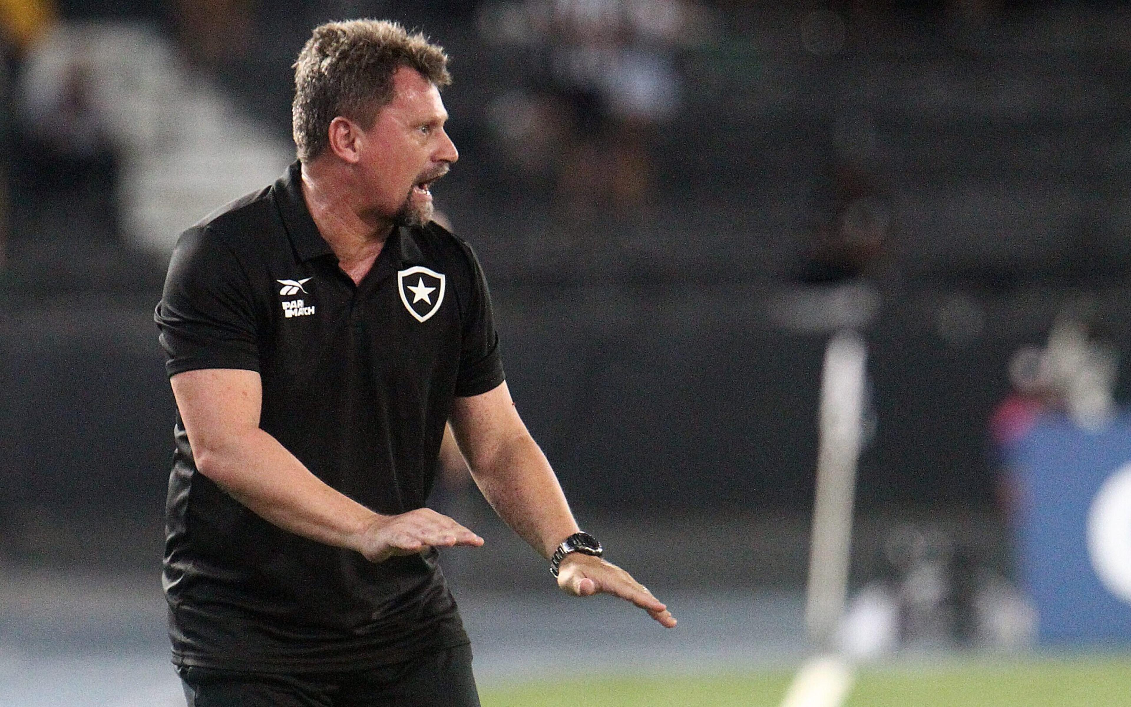 Fábio Matias exalta goleada do Botafogo e evita falar sobre novo técnico: ‘Determinação do clube’