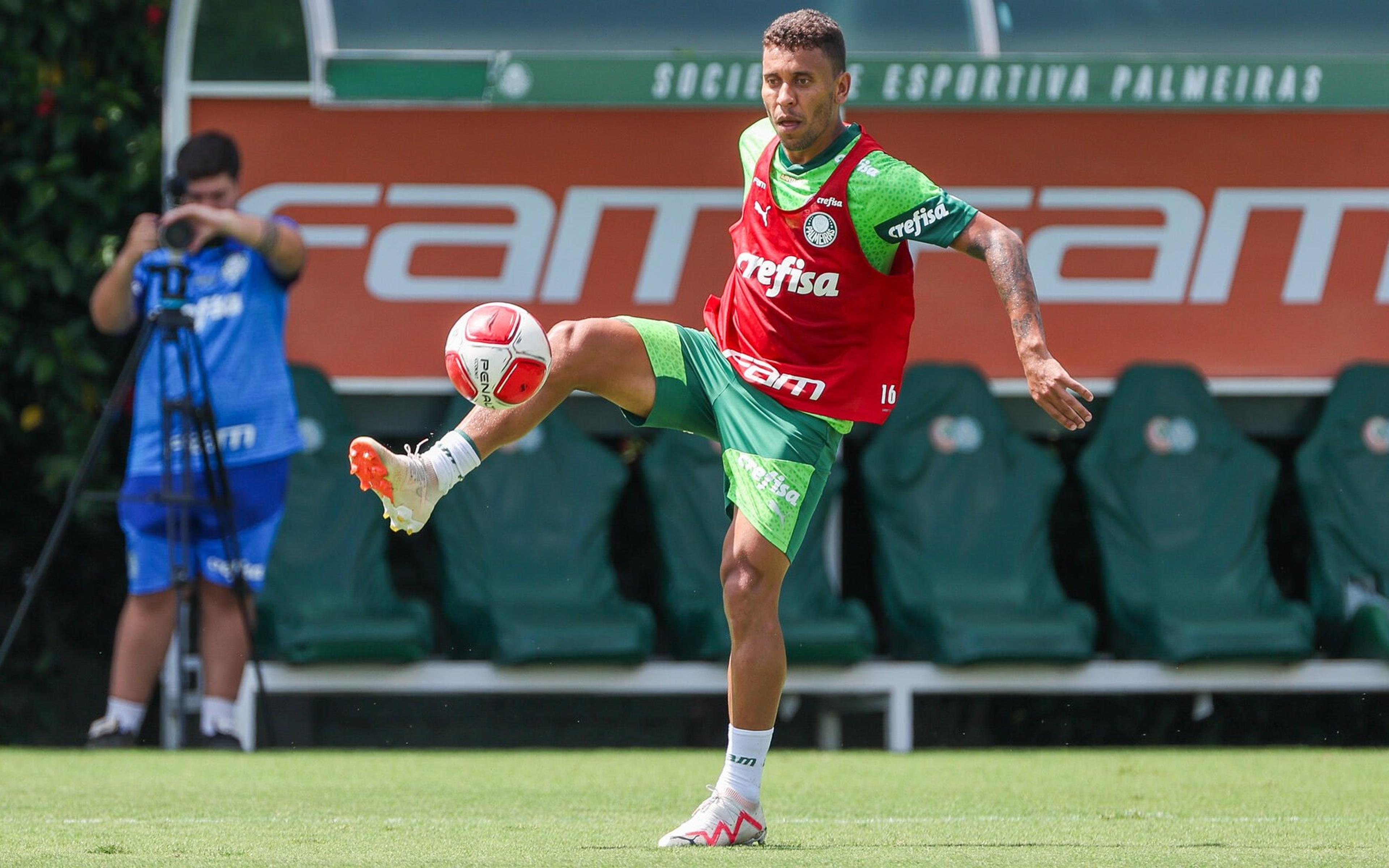 Agora zagueiro no Palmeiras, Marcos Rocha fala sobre mudança: ‘Foi difícil aceitar’