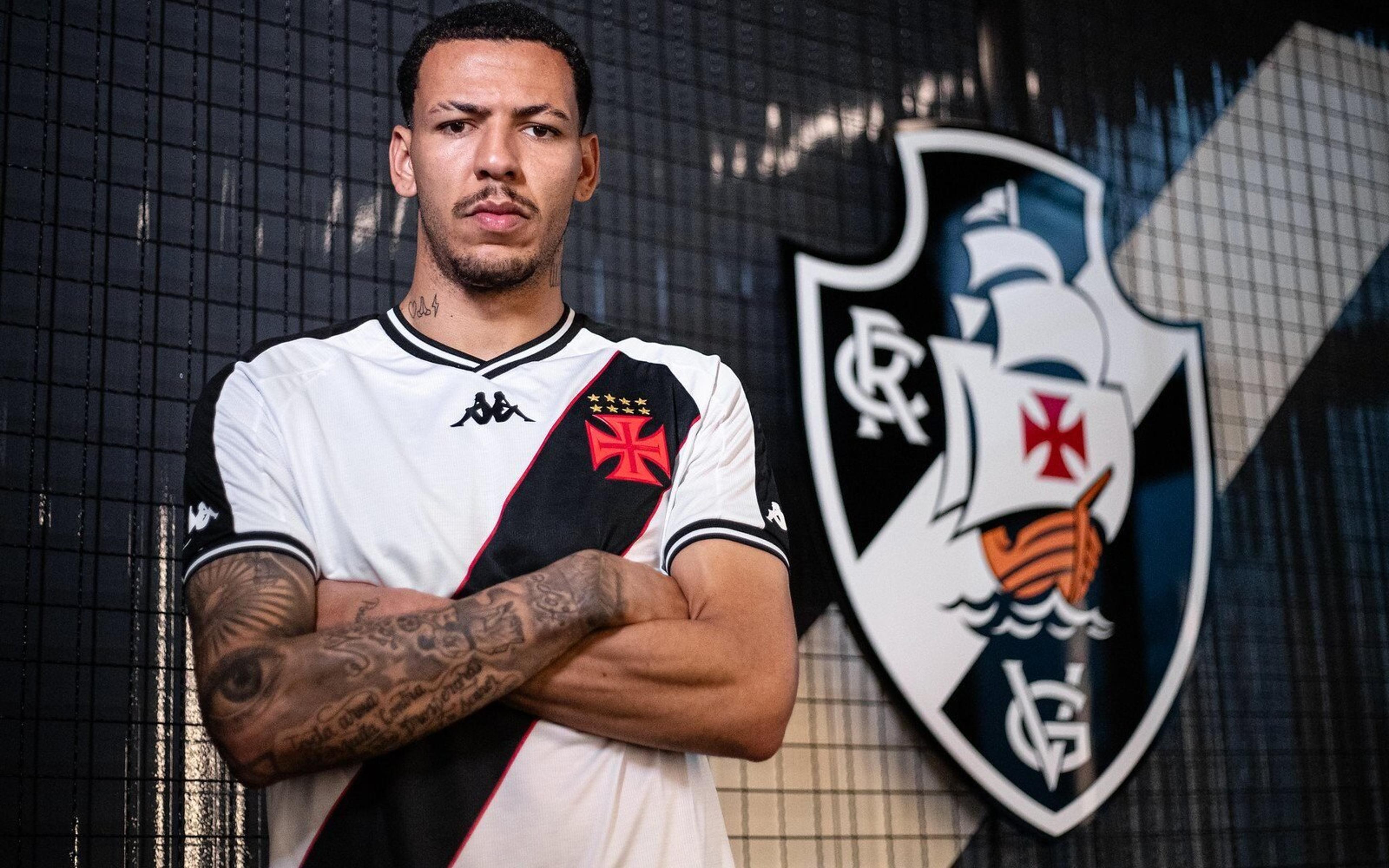 Vasco anuncia a contratação do atacante Clayton Silva; veja detalhes