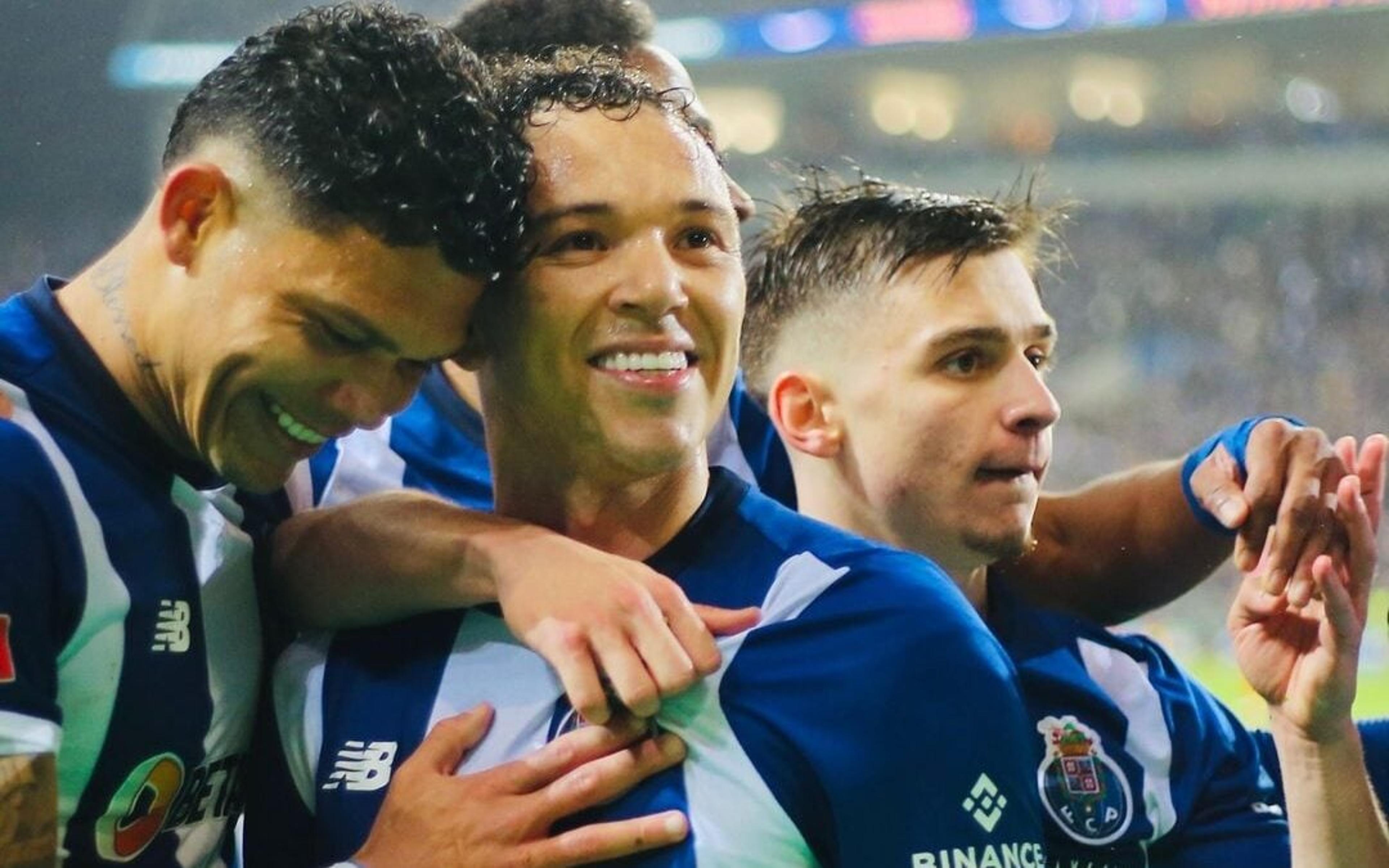 Porto vence Benfica com goleada histórica marcada por quatro gols de brasileiros, e Pepê comemora: ‘Jogo que dá muita moral’