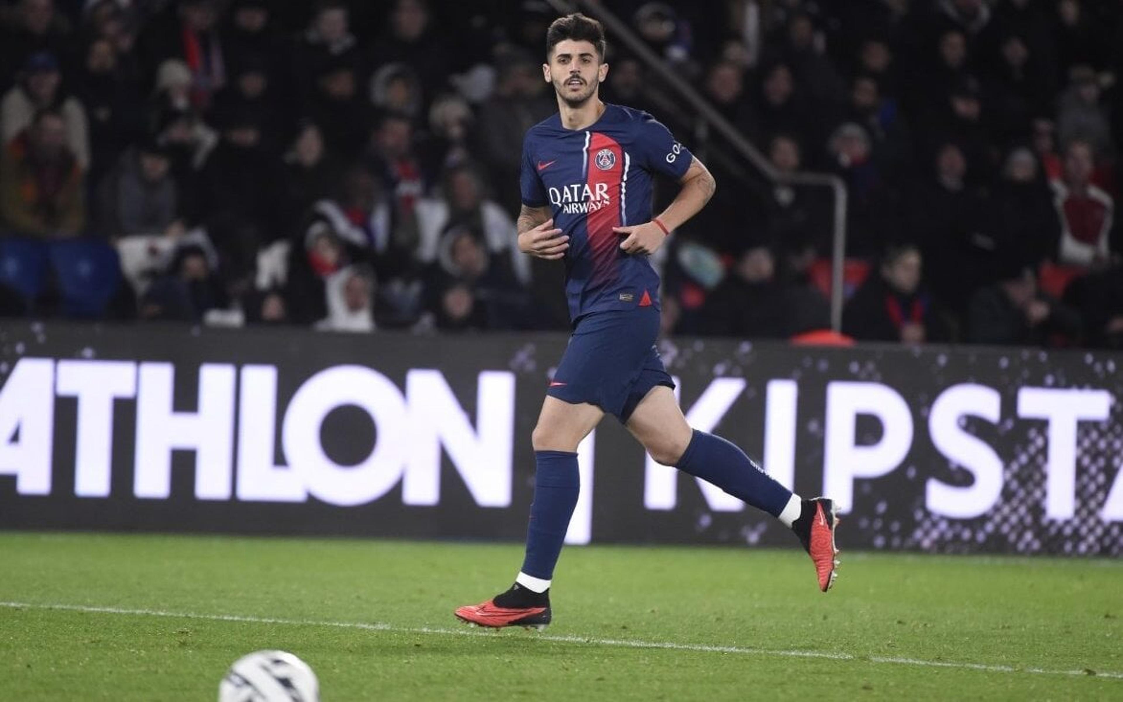 Destaque do PSG, Beraldo relembra sentimento da estreia pela Champions League, veja vídeo