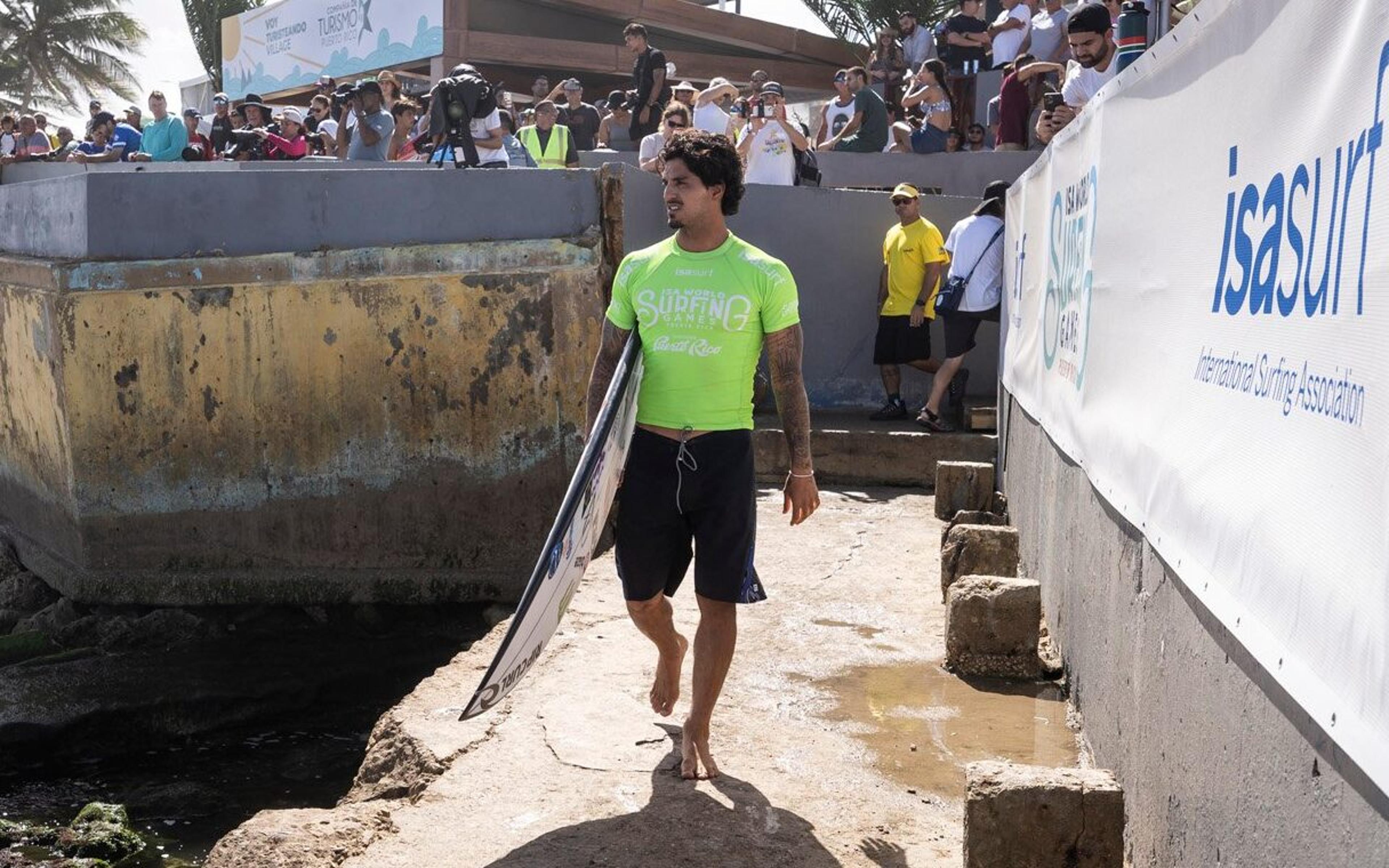 Gabriel Medina brilha no surfe e garante vaga nos Jogos Olímpicos