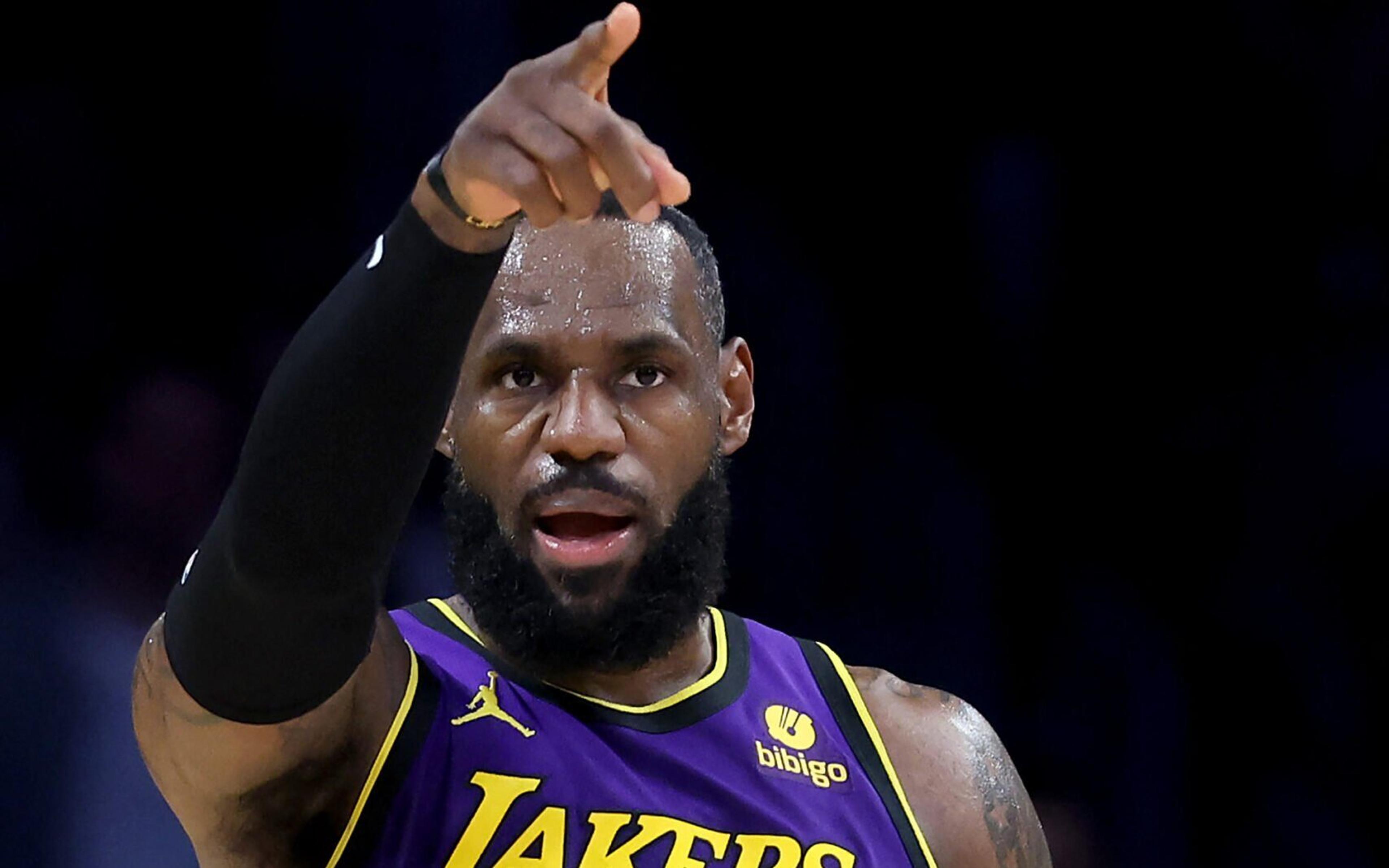 LeBron James surpreende e elege dois jogadores mais influentes que ele na NBA