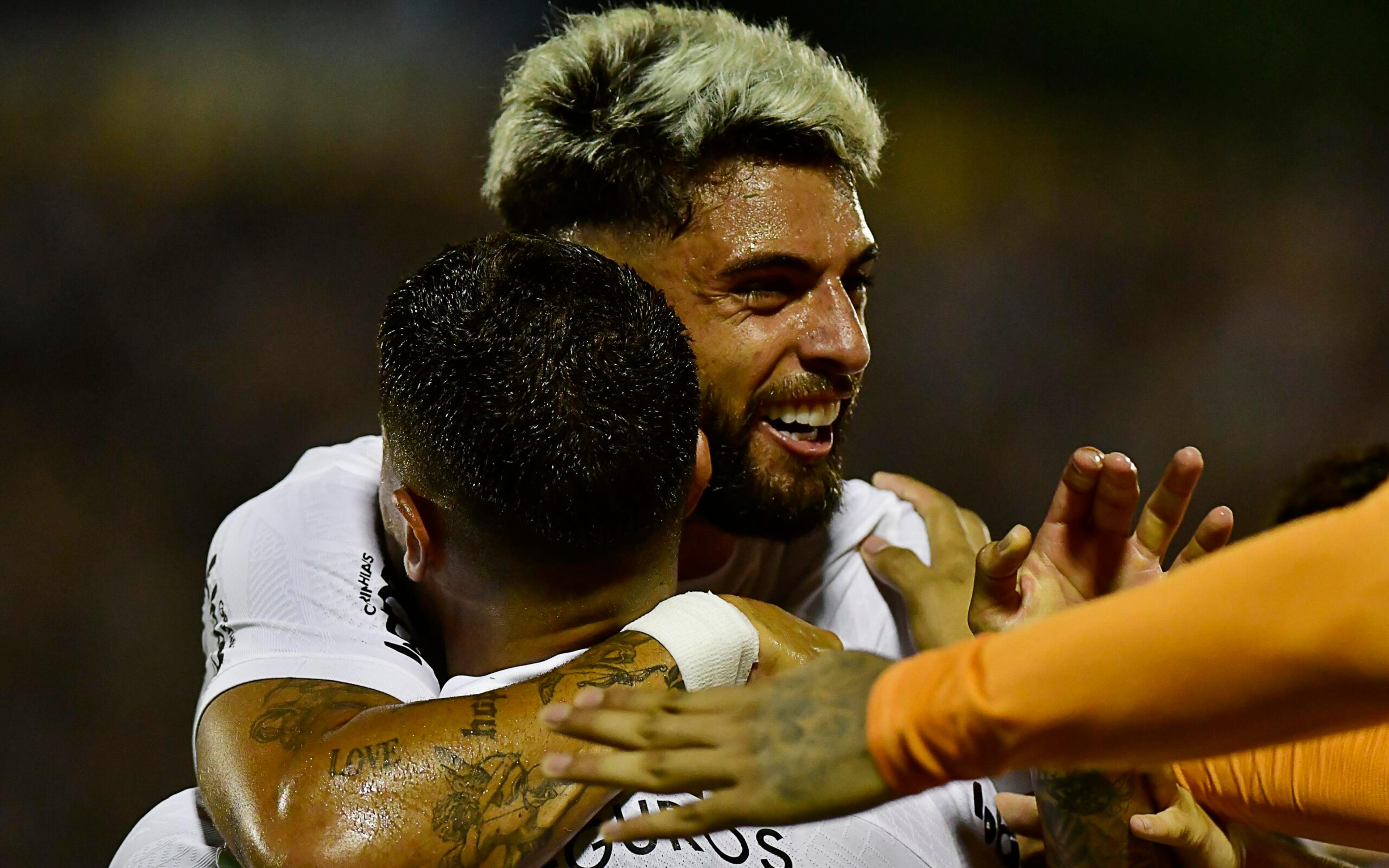 Dupla funciona, Corinthians vence o São Bernardo e avança na Copa do Brasil