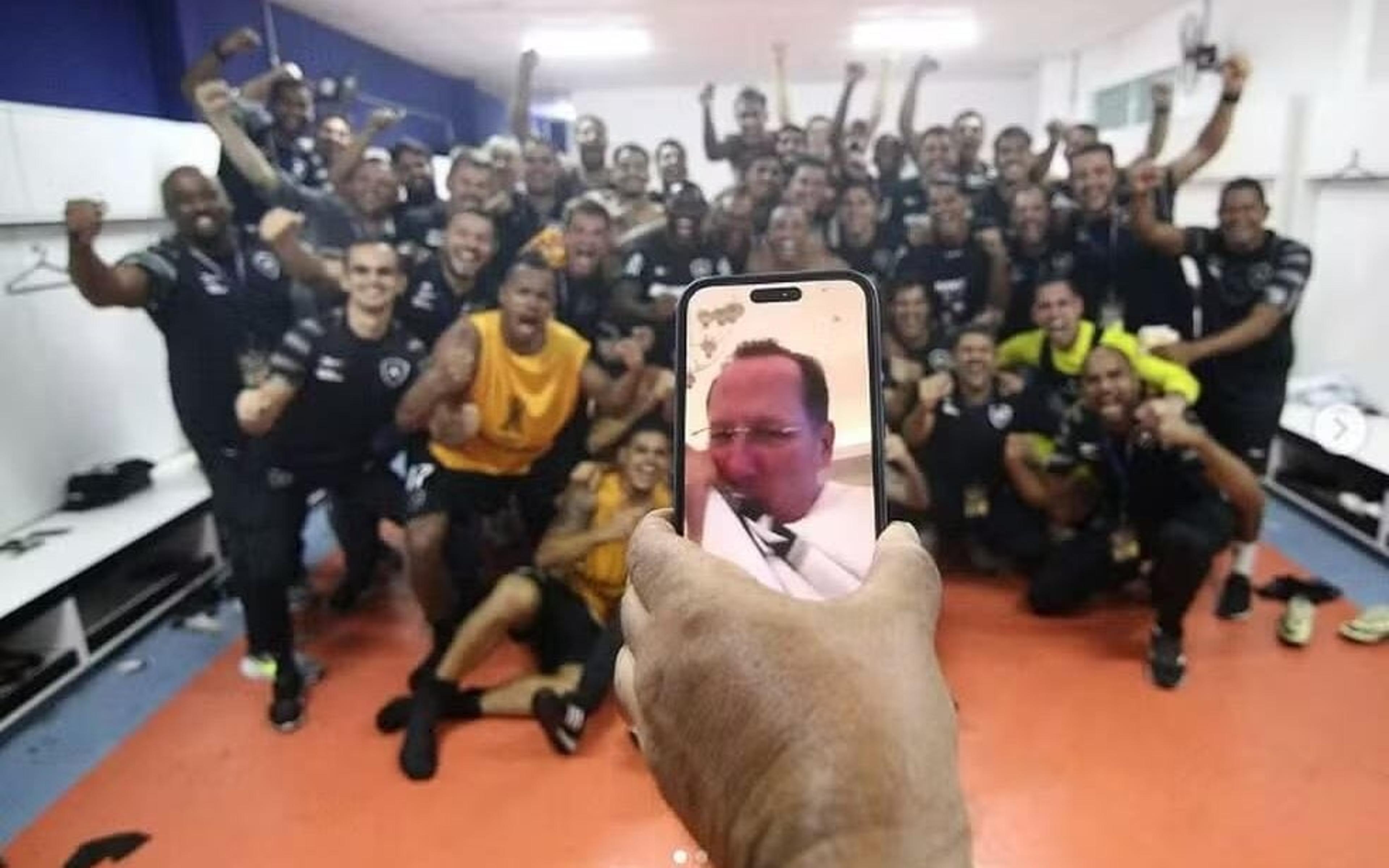 John Textor promete ‘bicho’ de  R$ 1 milhão ao elenco do Botafogo após classificação na Libertadores