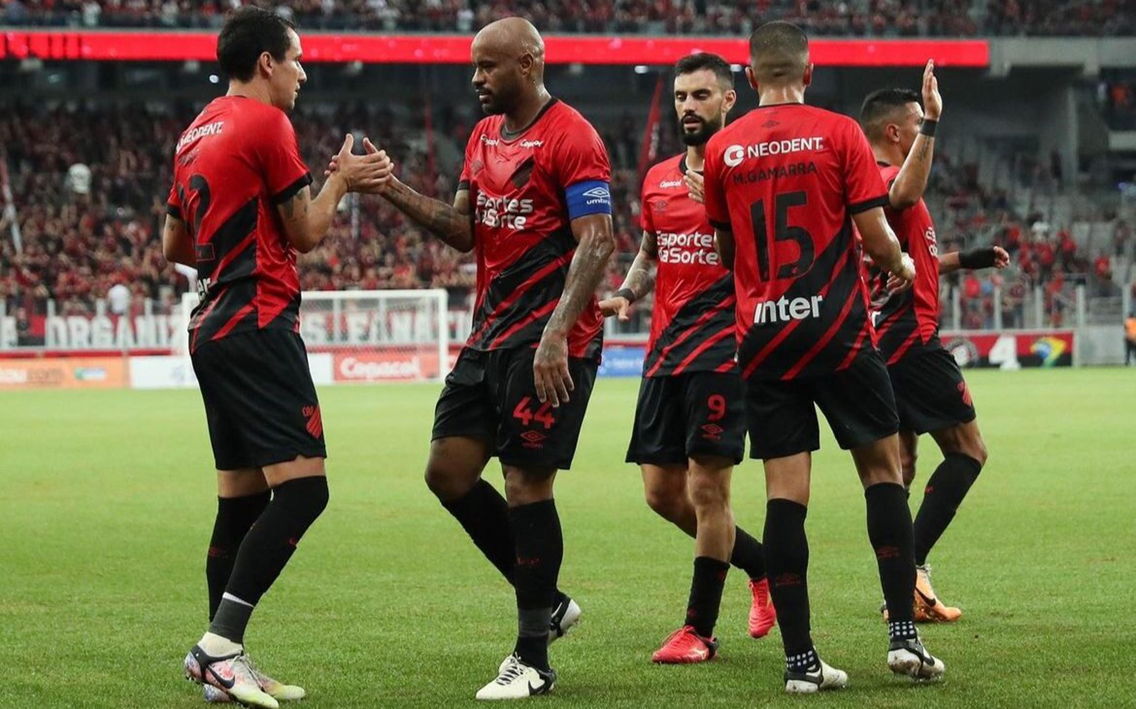 Com um a menos, Athletico vence o Maringá no primeiro jogo da final do Paranaense