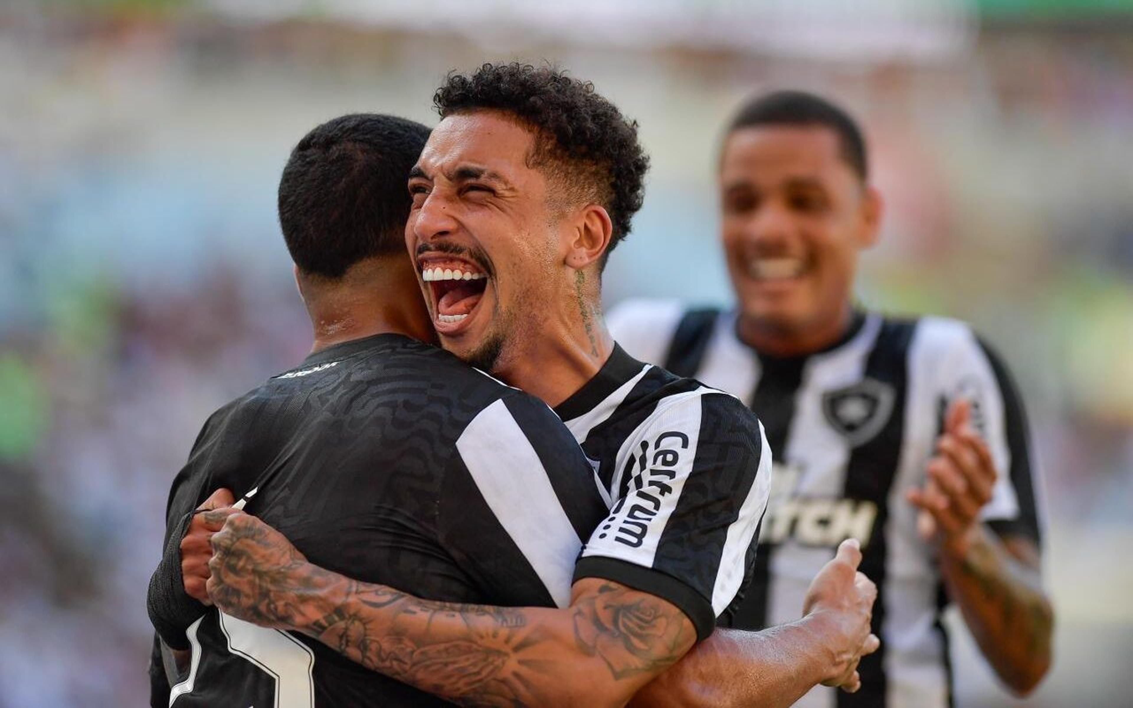 Joia do Botafogo comemora ascensão como profissional e projeta duelo pela Libertadores