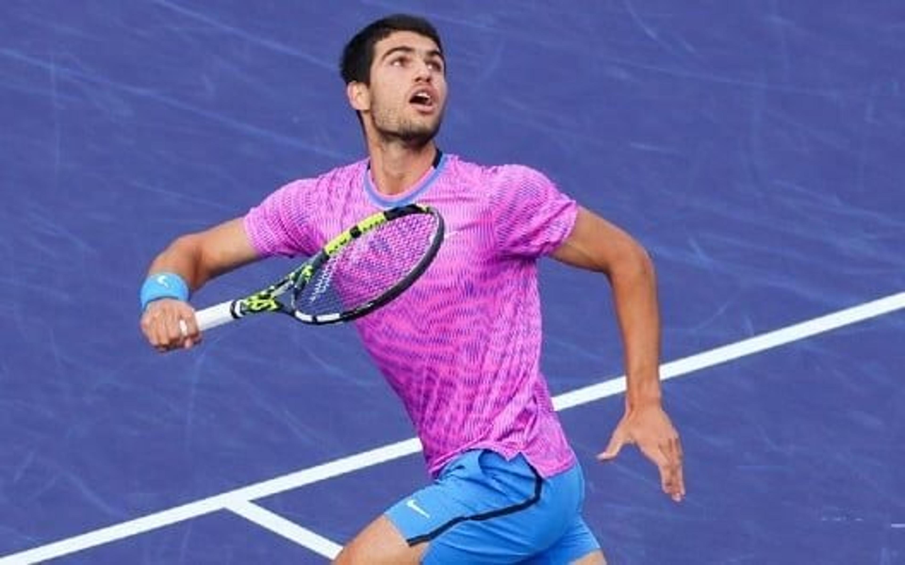 Alcaraz vira, acaba com sequência de Sinner e vai buscar o bicampeonato em Indian Wells