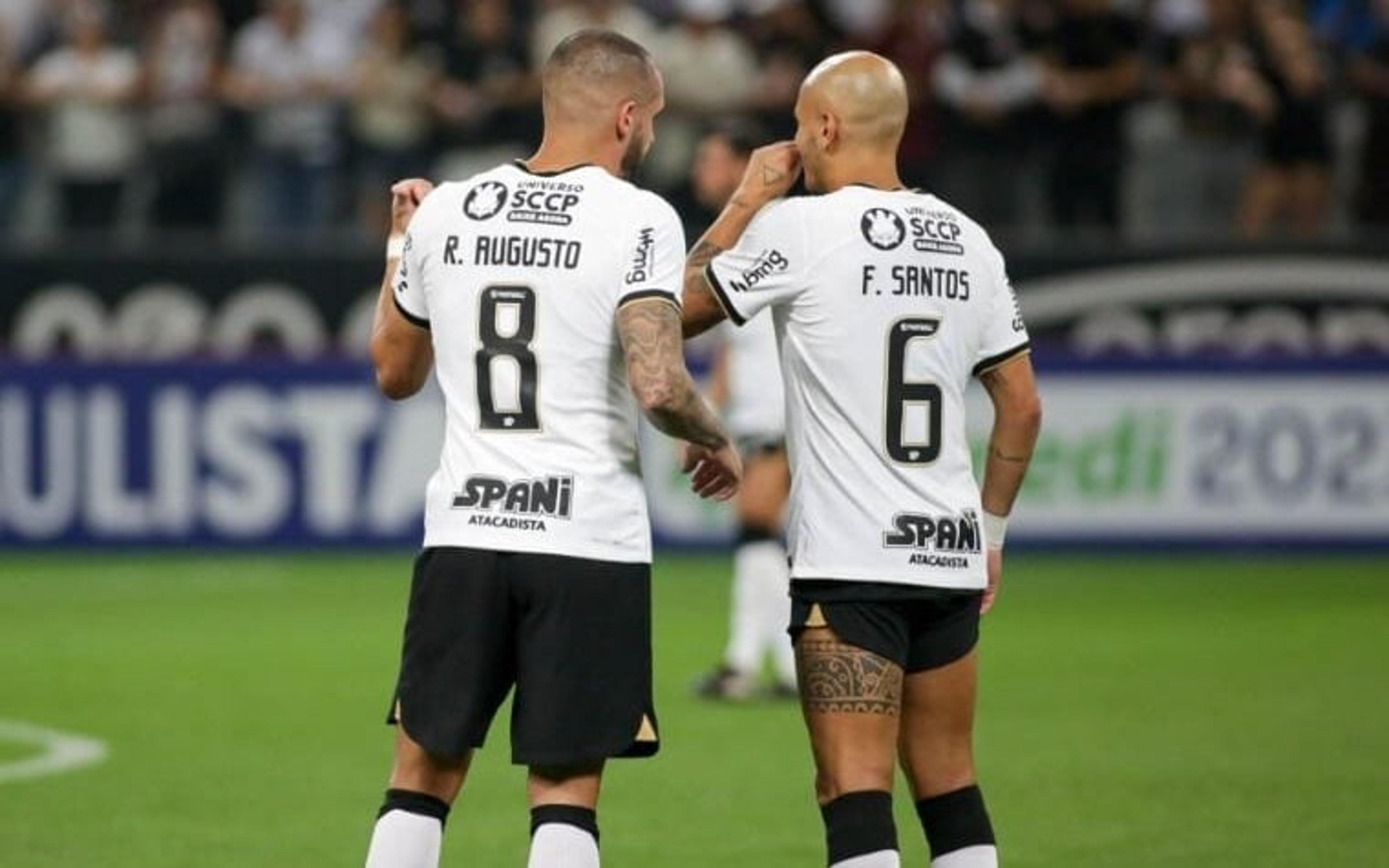 Fábio Santos revela ter aconselhado Gil e Renato Augusto a deixarem o Corinthians; entenda