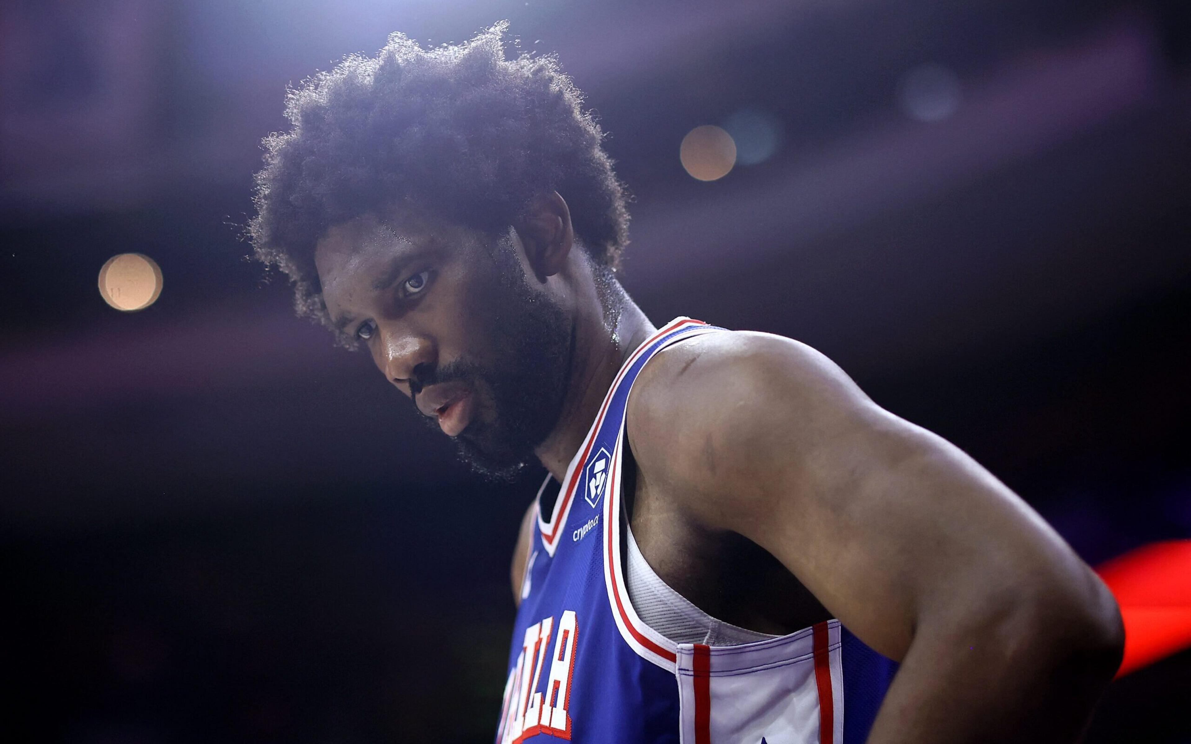 Joel Embiid surpreende o mundo do basquete ao revelar paralisia