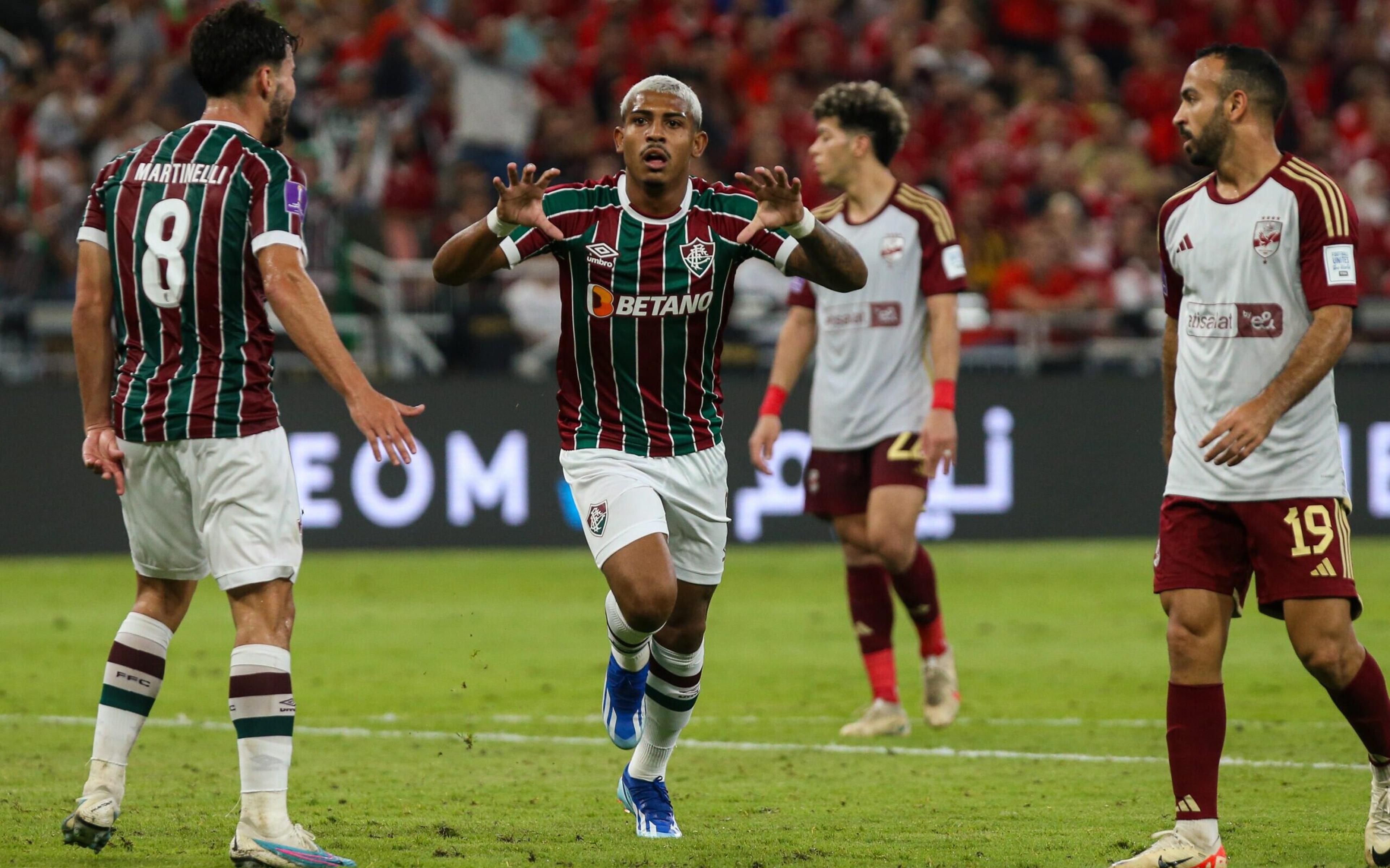 John Kennedy e mais três atletas do Fluminense são afastados por festa em concentração