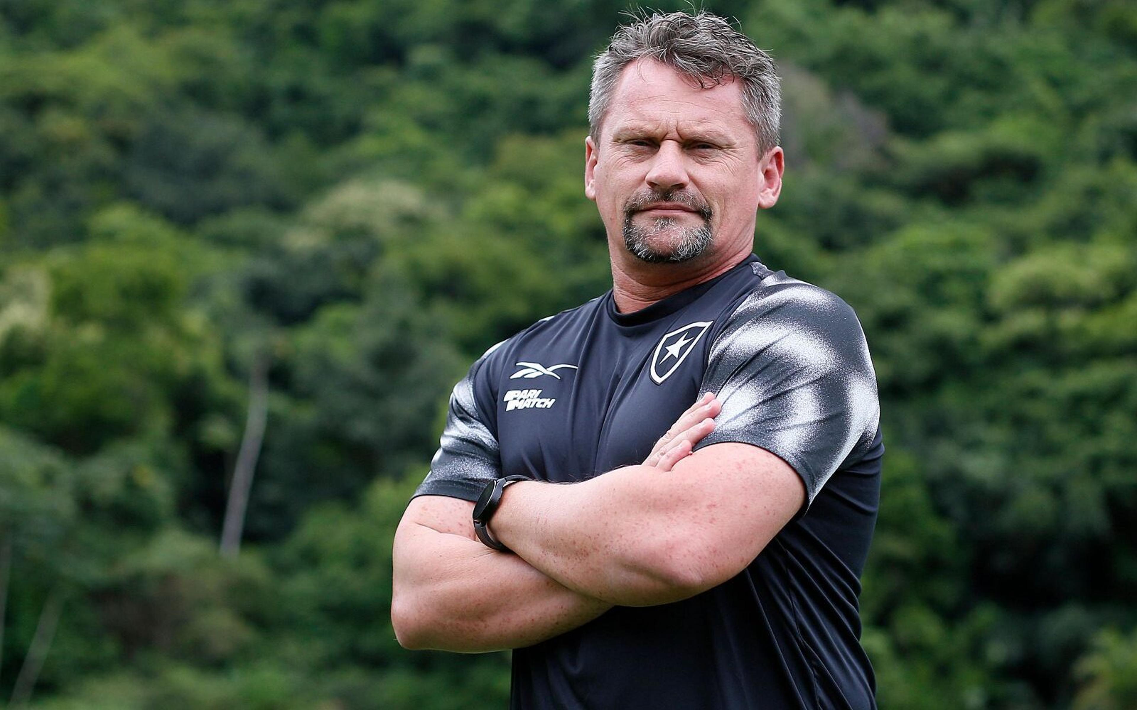 Botafogo encaminha a renovação de Fábio Matias