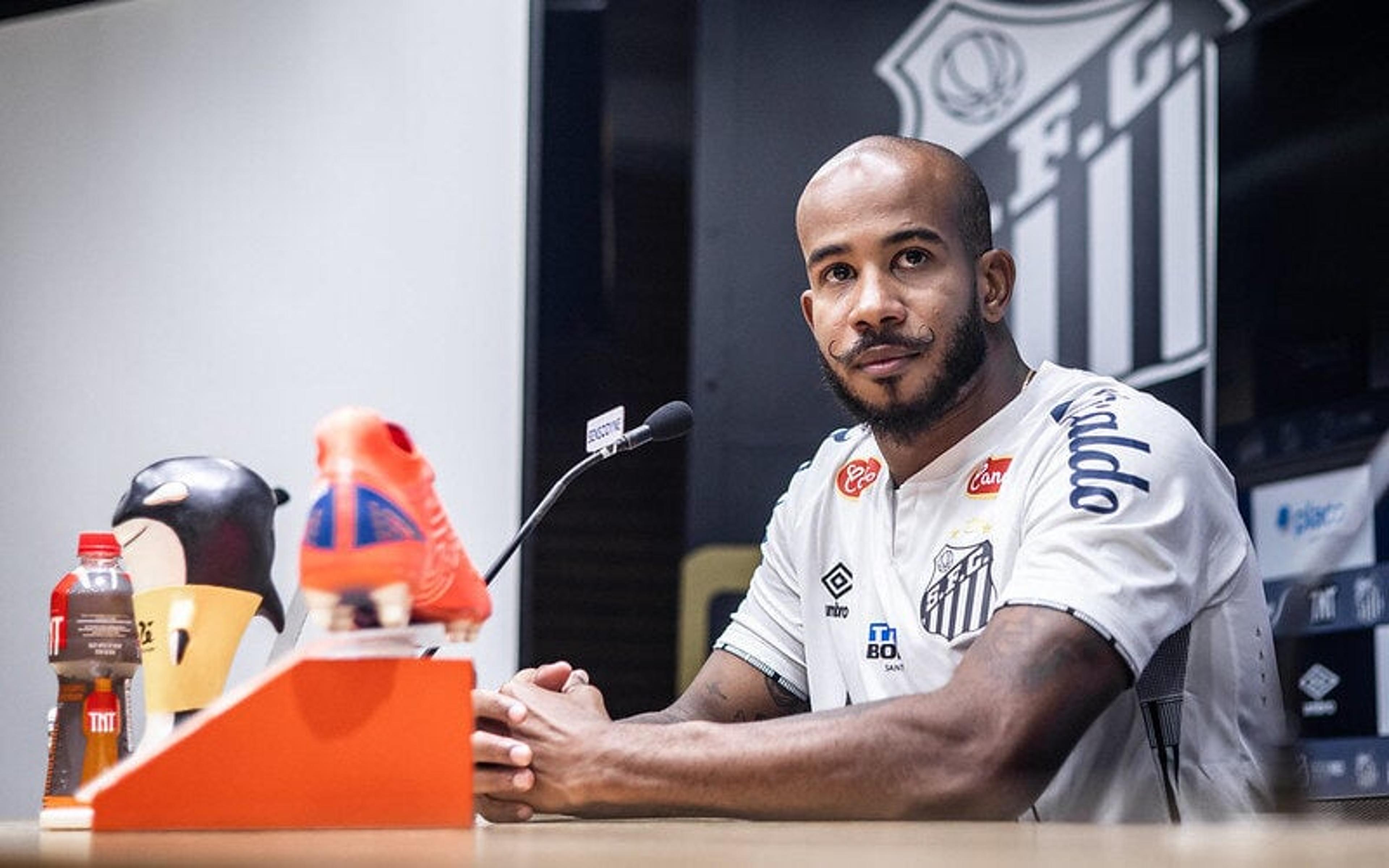 Patrick revela motivo de ter escolhido o Santos e indica posicionamento ideal em campo