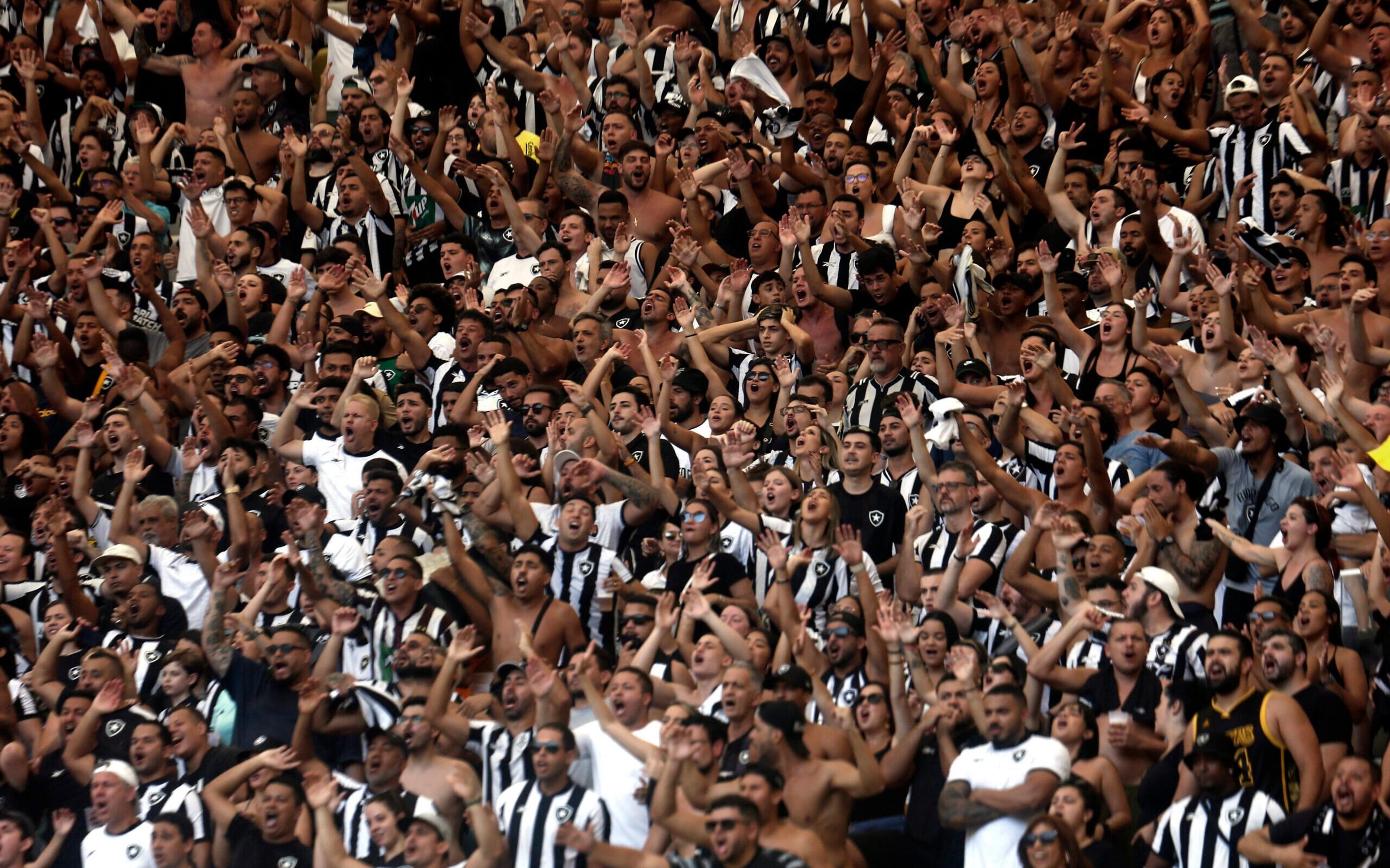 Torcedores do Botafogo votam e elegem o responsável pela vitória no clássico pelo Brasileirão