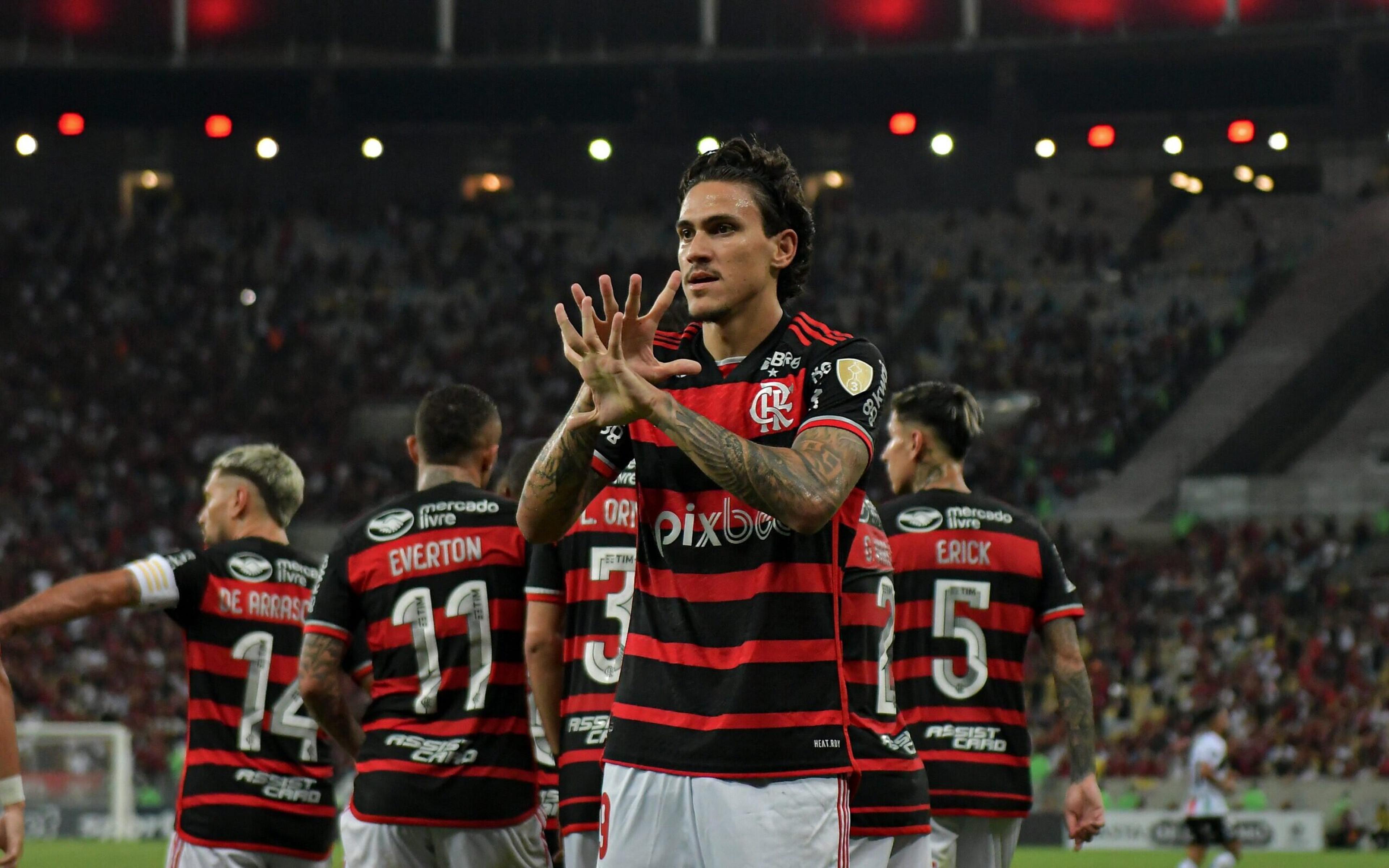 Web define Pedro como melhor centroavante do mundo após golaço em Flamengo x Palestino