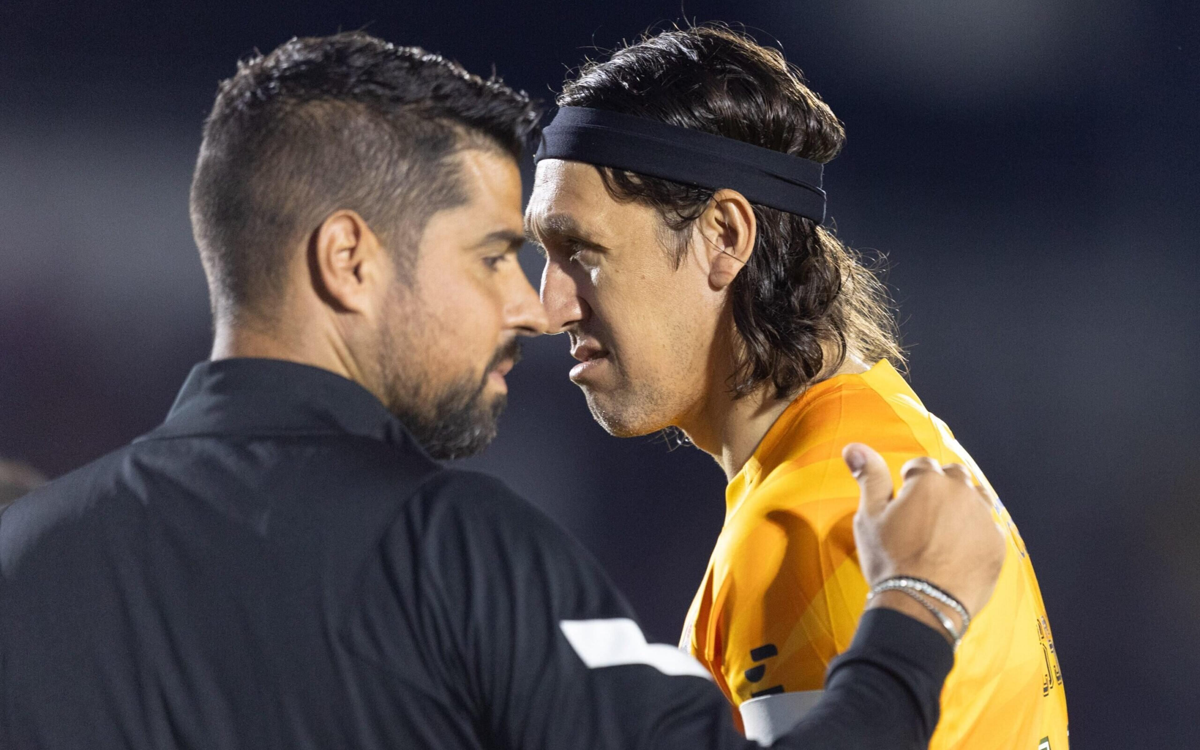 Torcedores do Corinthians detonam Cássio por falha contra o Argentinos Juniors e pedem Carlos Miguel titular