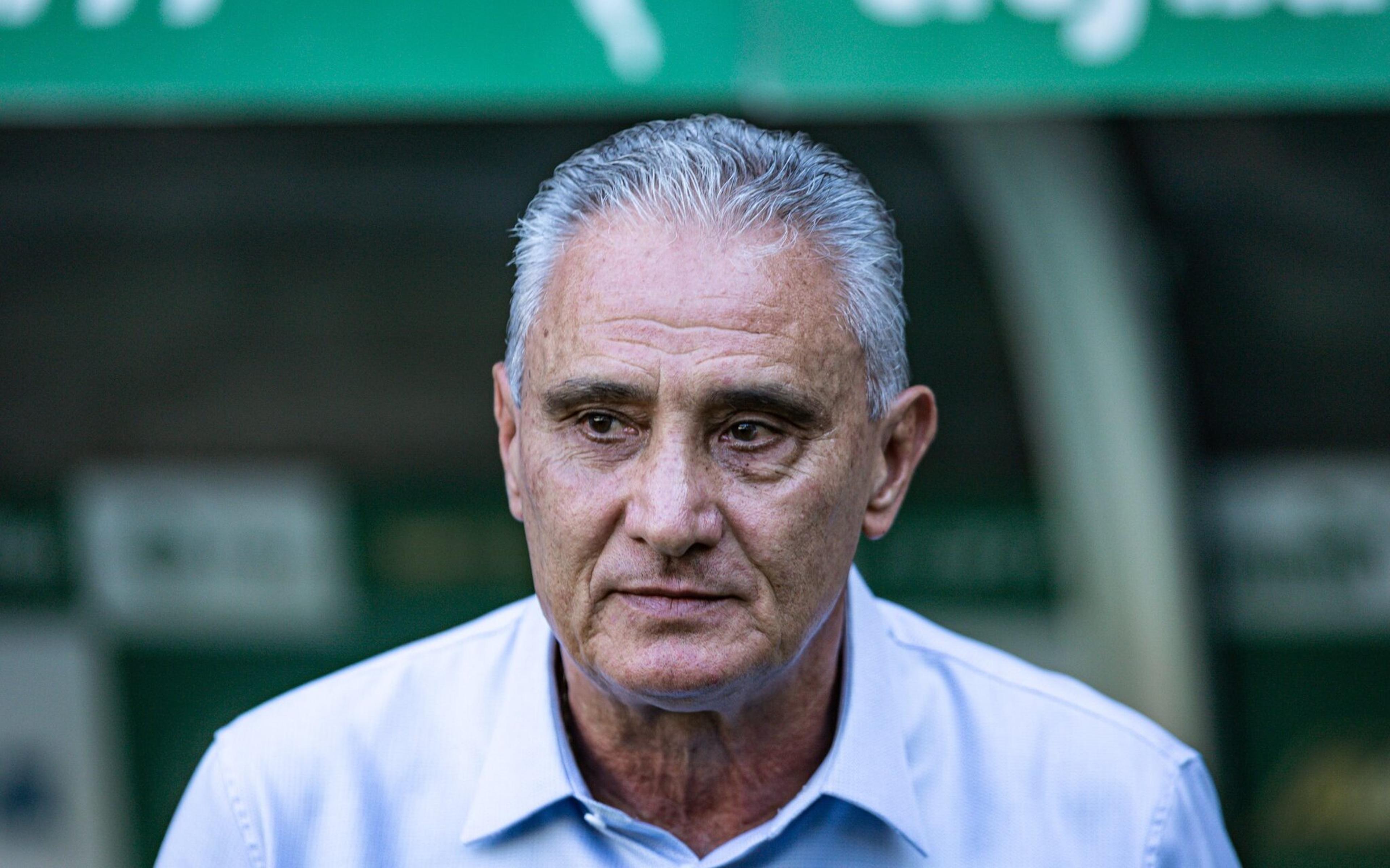 Administradora do estádio do Palmeiras se posiciona contra torcedor que cuspiu em Tite