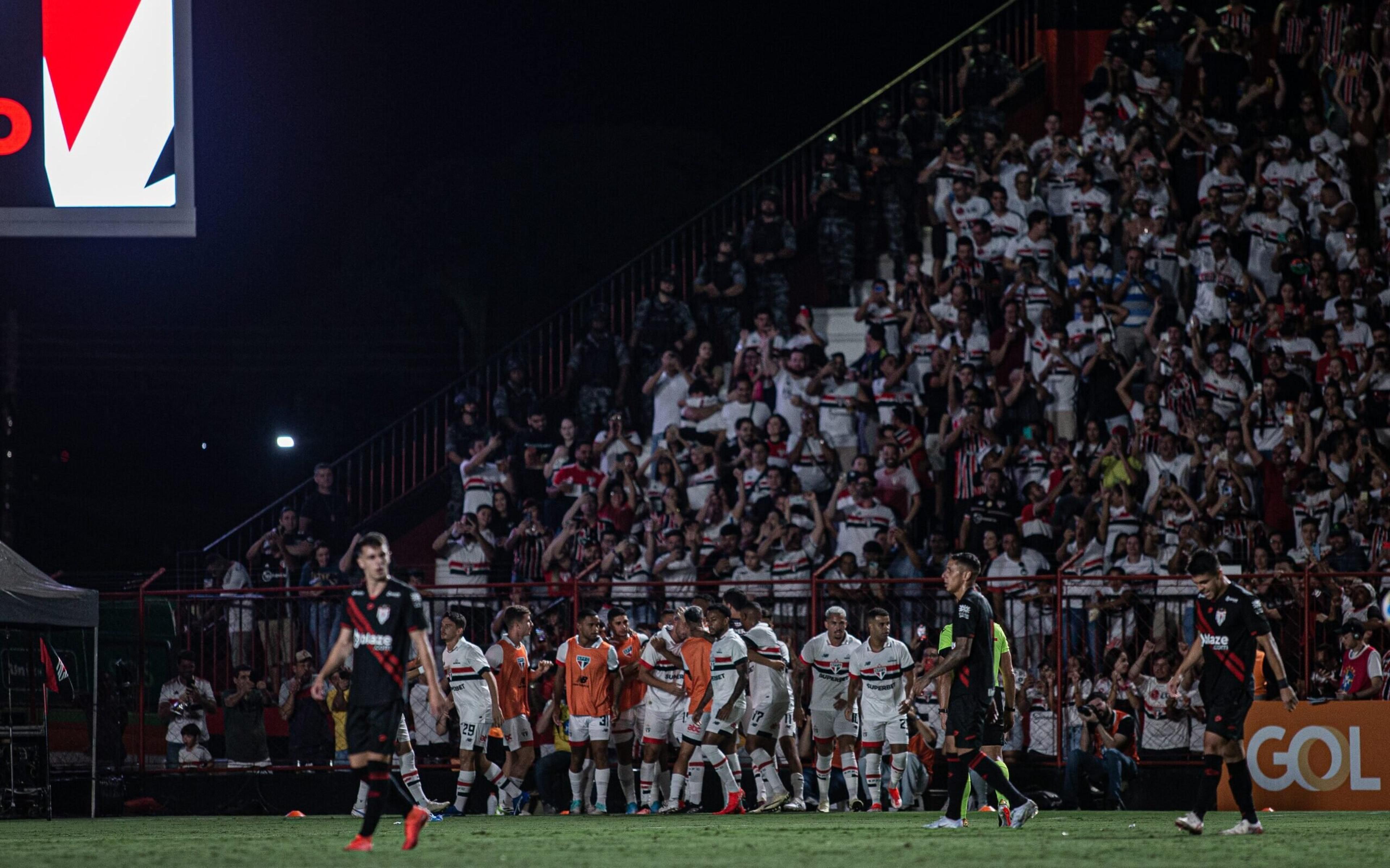 Torcedores do São Paulo vão à loucura com desempenho de reforço: ‘Reencarnação do Pelé’