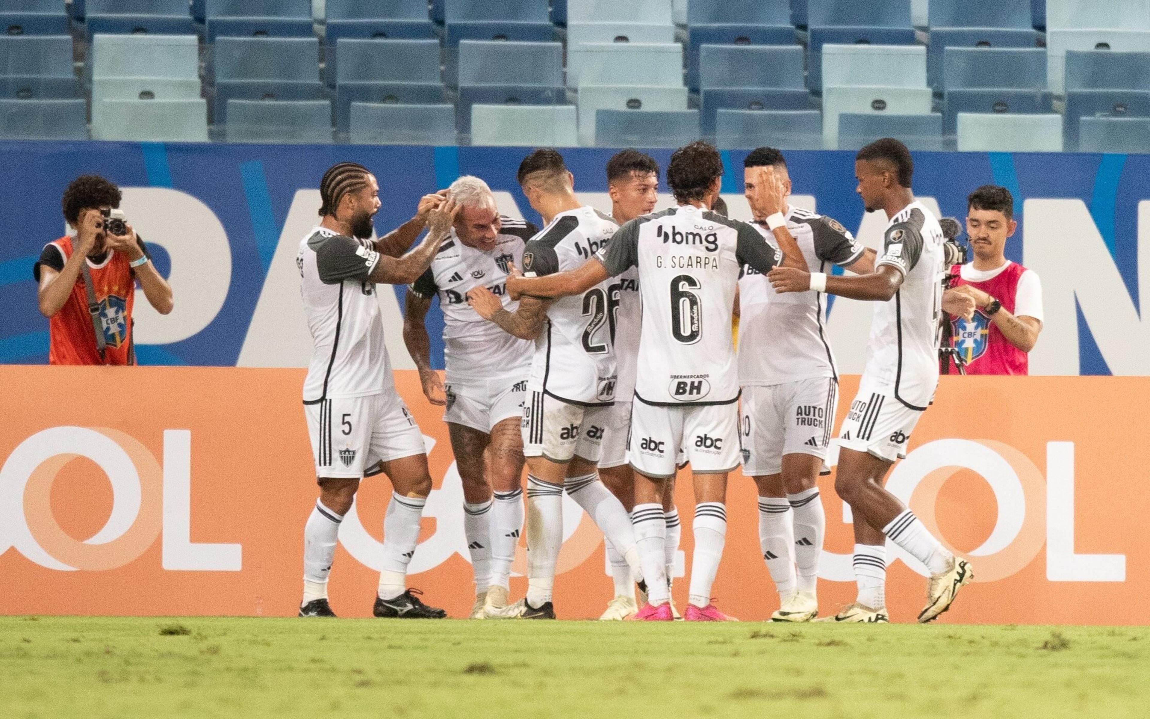 Torcedores do Atlético-MG vão à loucura com Scarpa: ‘Só vejo o Ronaldinho’