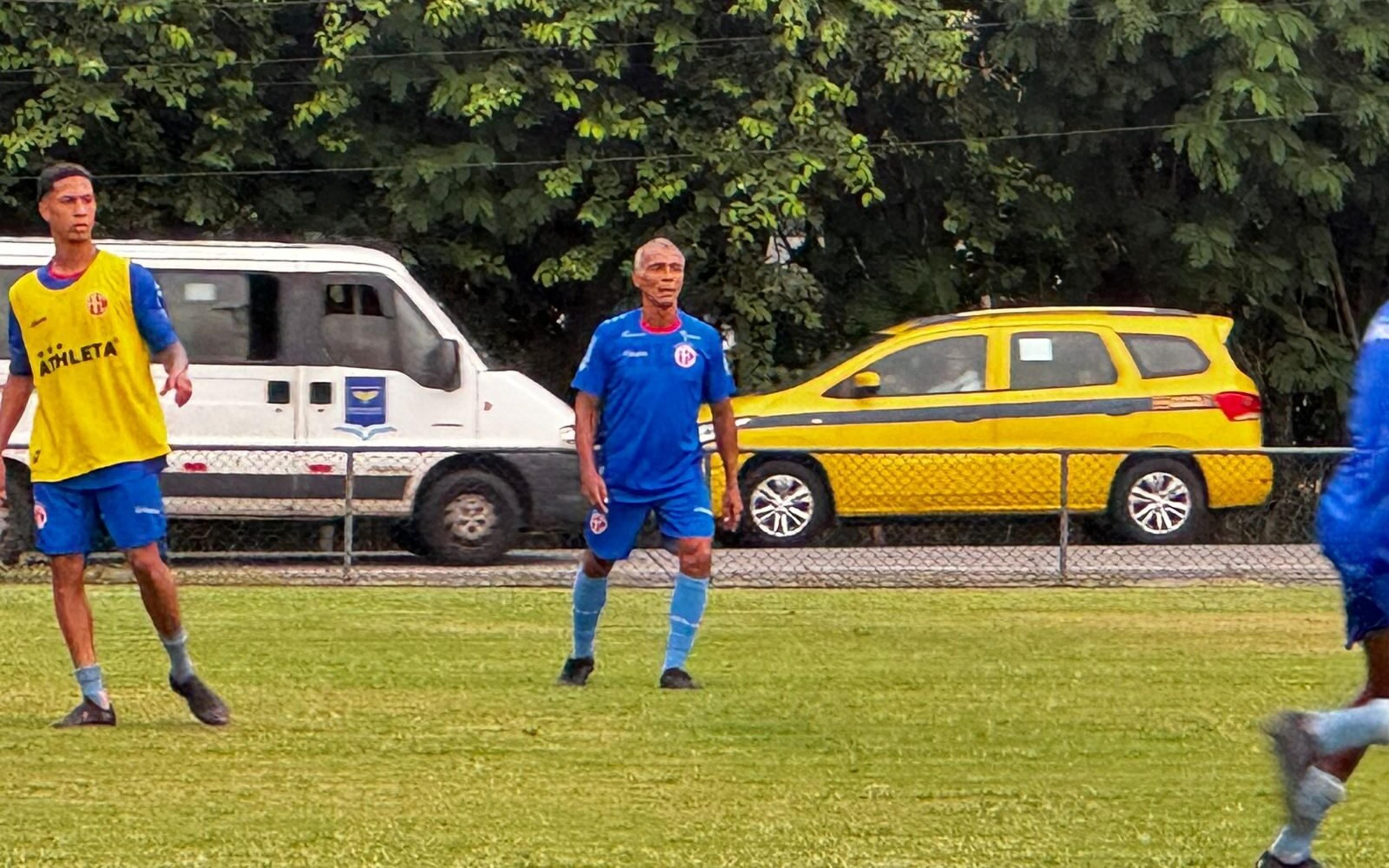 A volta do Baixinho: Romário faz primeiro treino no America