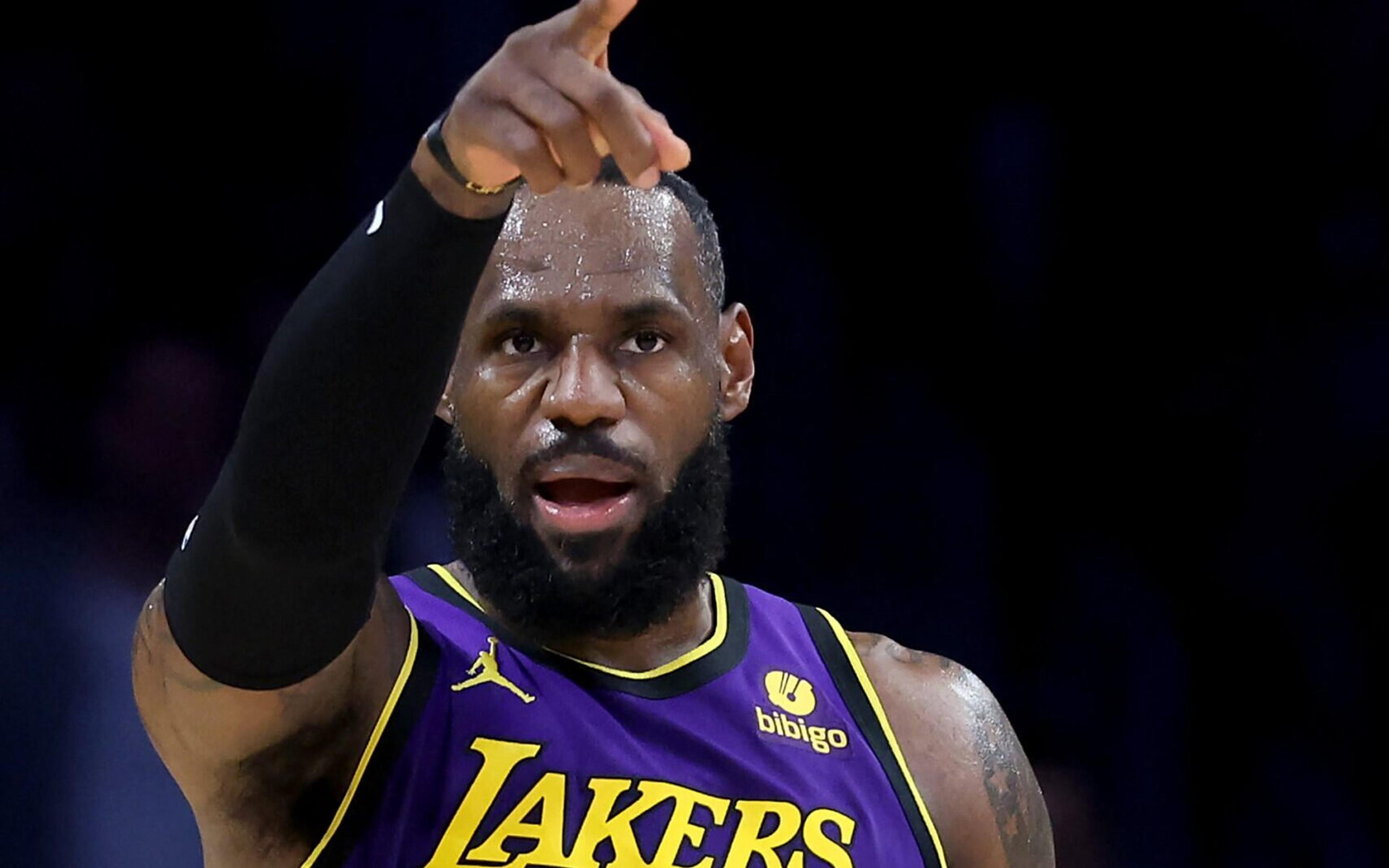 Homem invade mansão vizinha à casa de Lebron James e chama atenção por festas milionárias