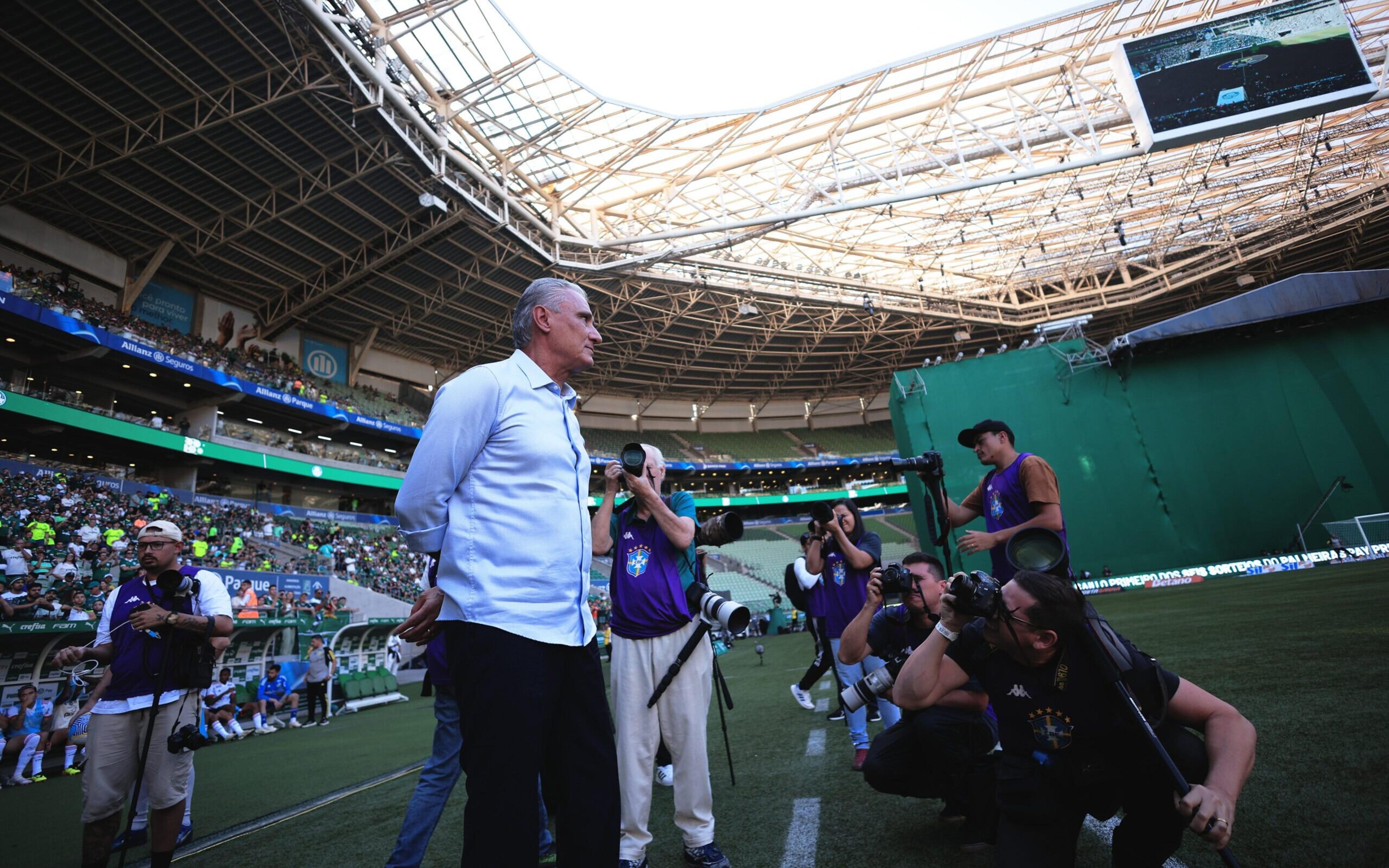 Palmeiras identifica torcedor que cuspiu em Tite no Allianz Parque