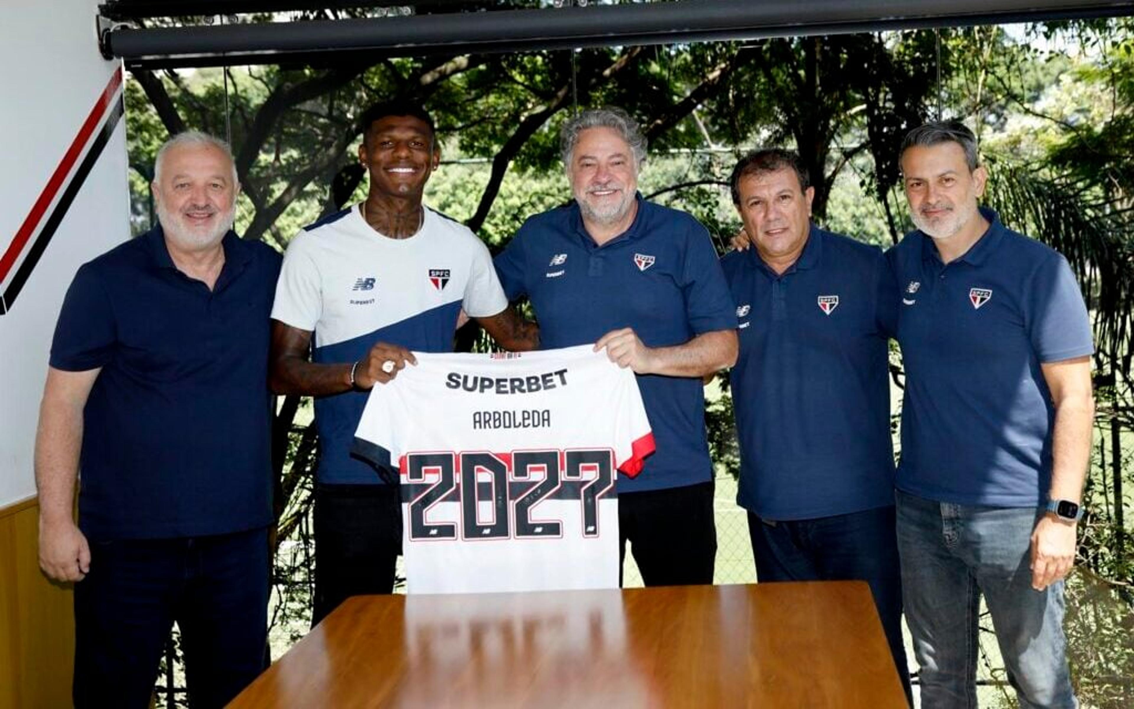 São Paulo renova com Arboleda, mas fica distante de ‘trancar’ defesa