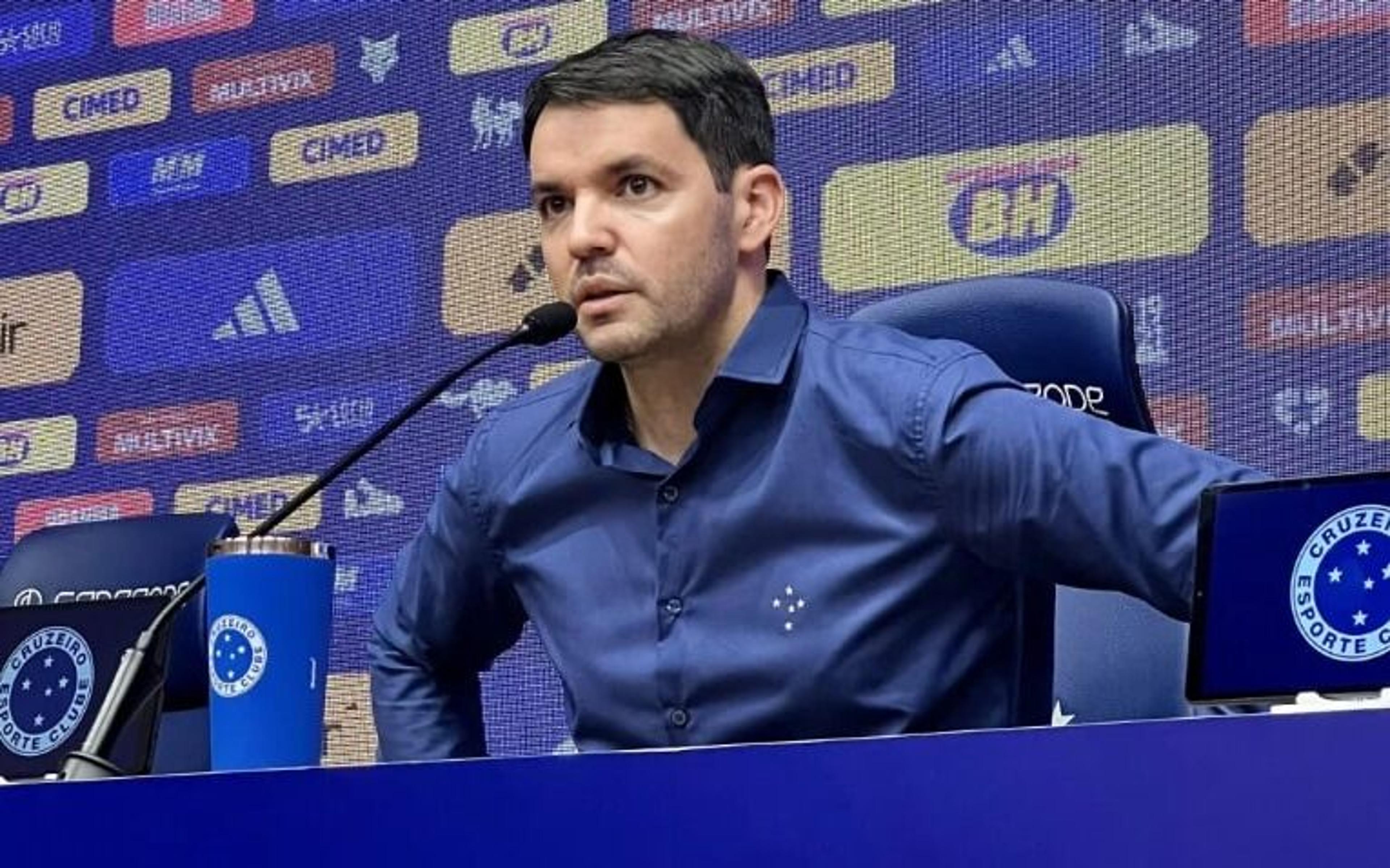 Jornalista culpa Lacarmón por derrota do Cruzeiro para o Atlético-MG: ‘Entregou o título’